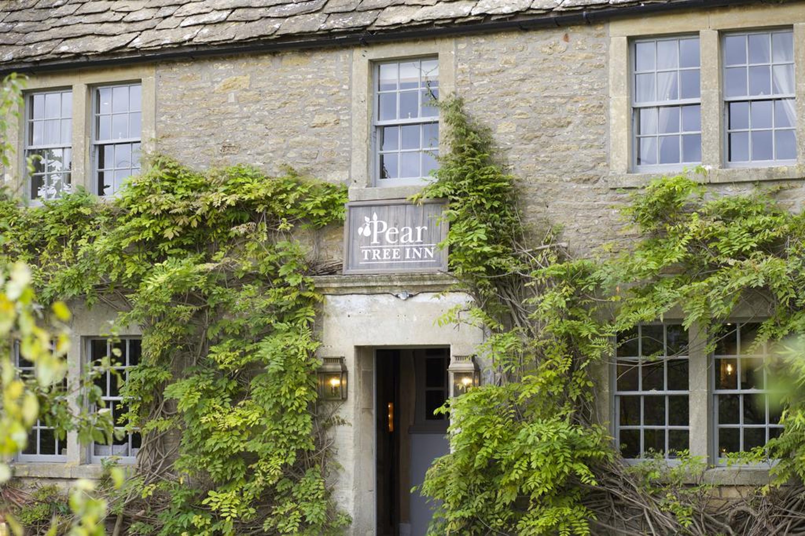 Pear Tree Inn Whitley - Image 1