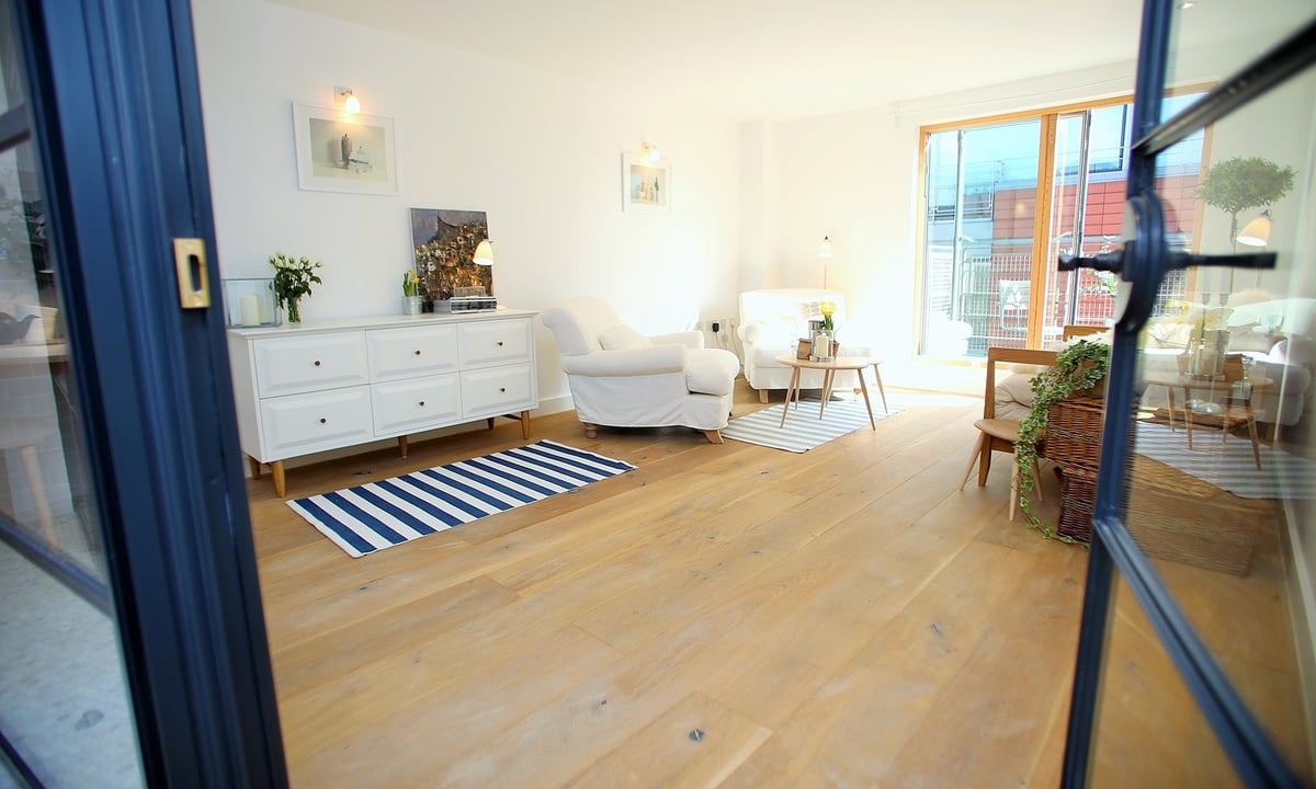 Central London Den
