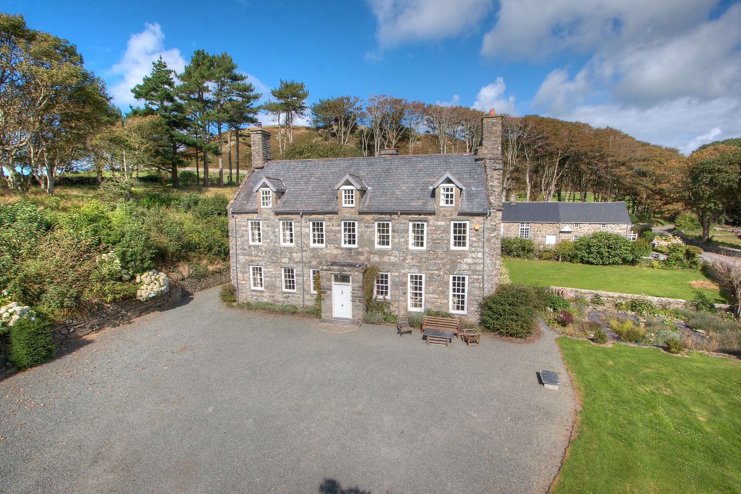 Llanfendigaid House