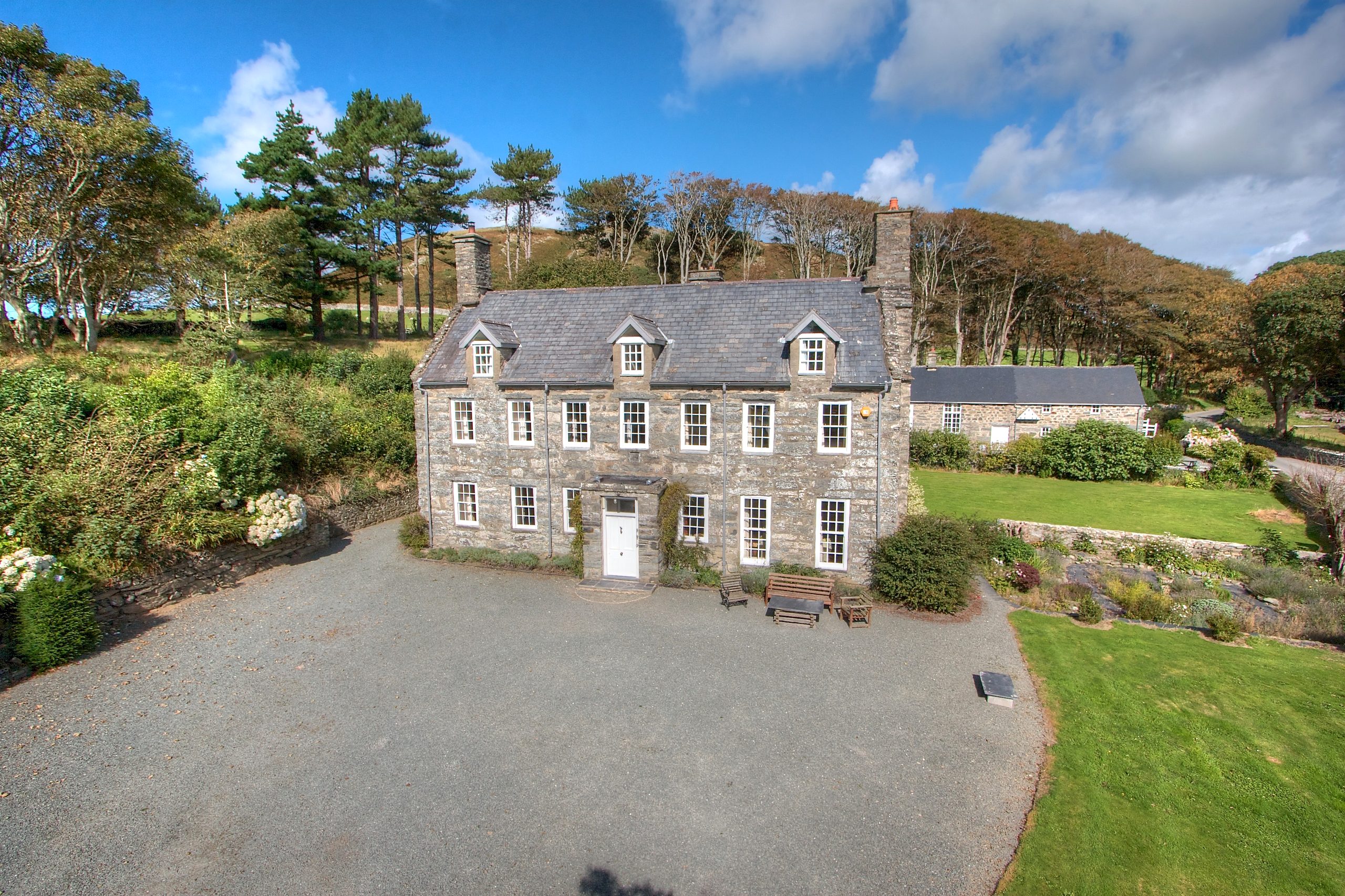 Llanfendigaid House