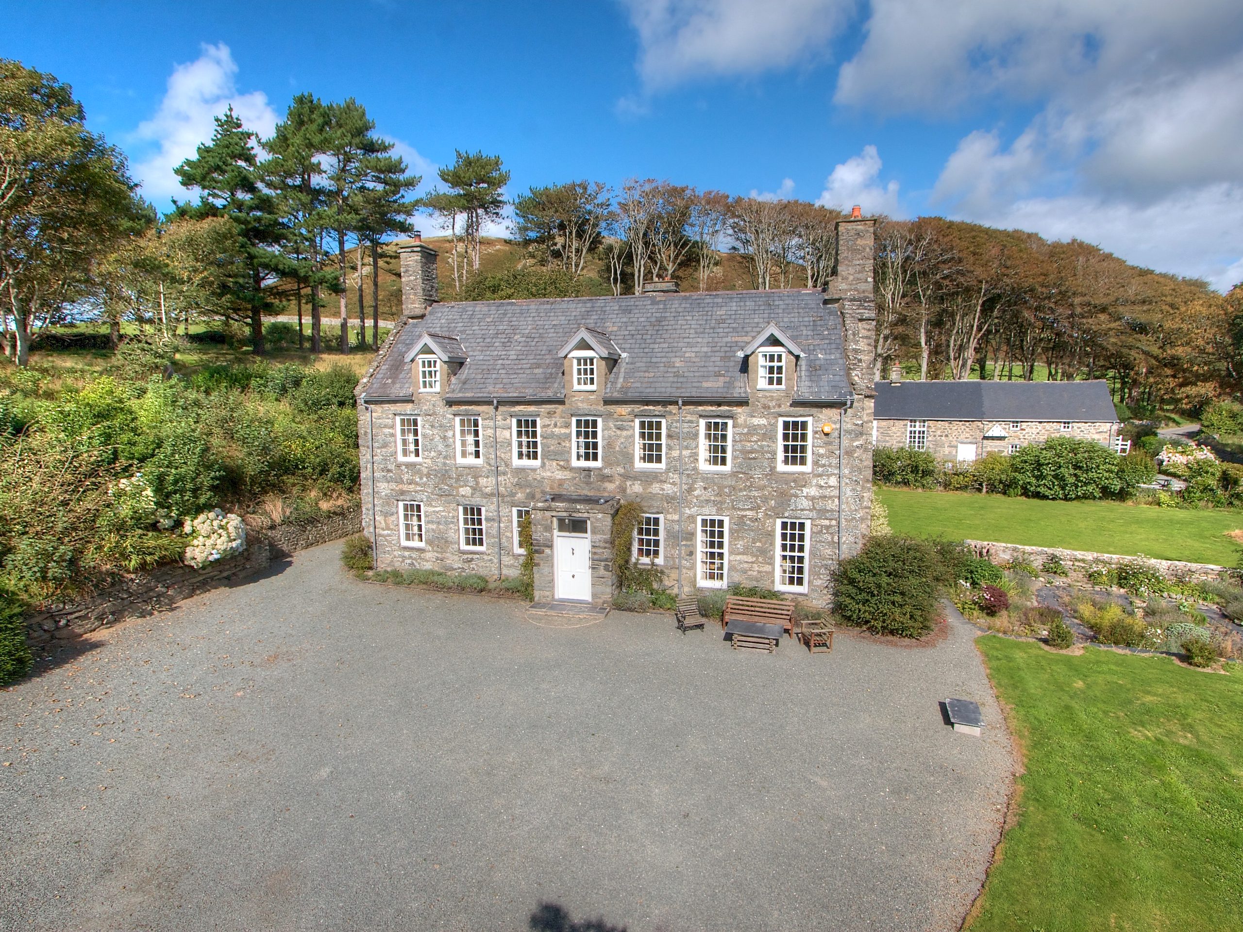 Llanfendigaid House