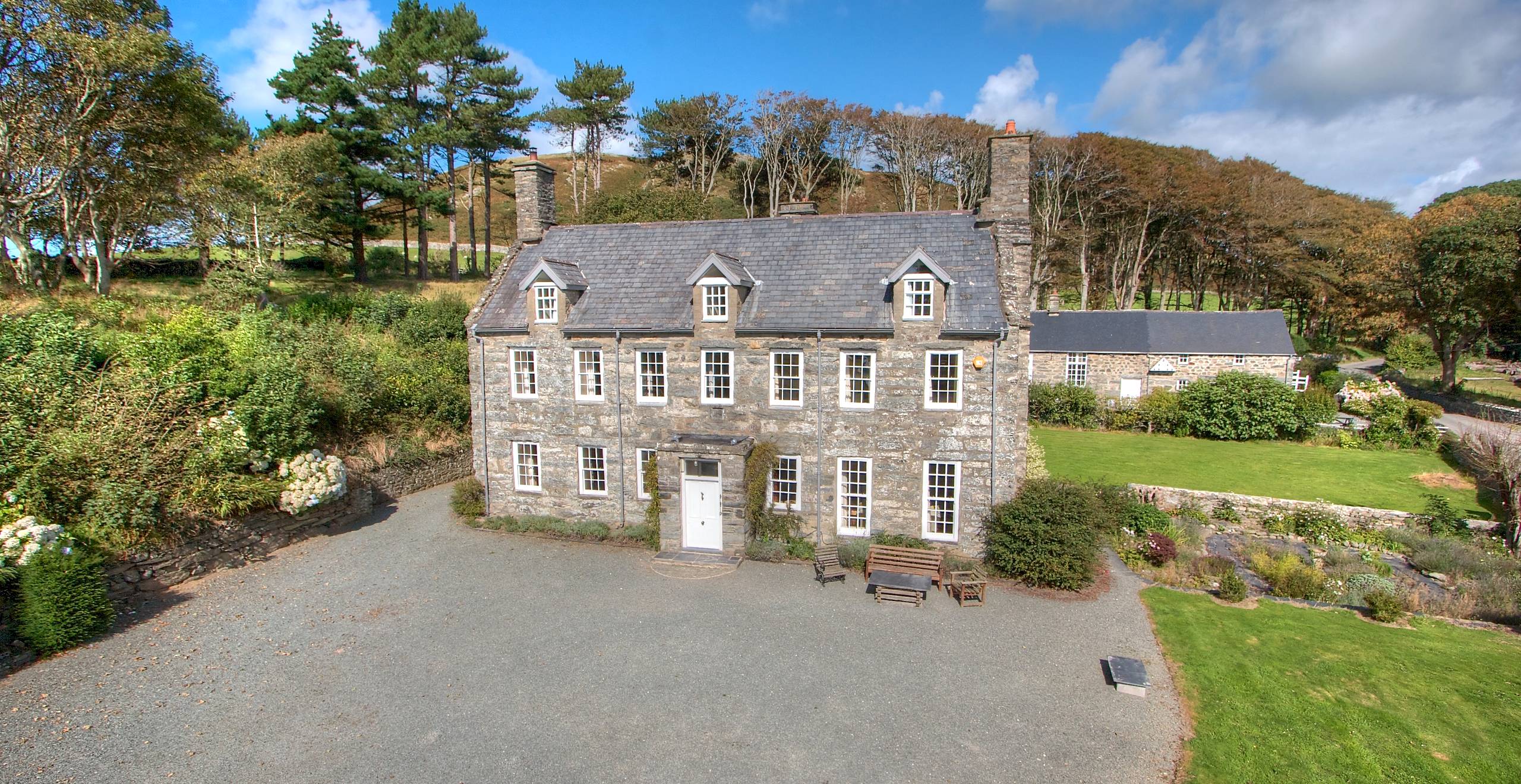 Llanfendigaid House