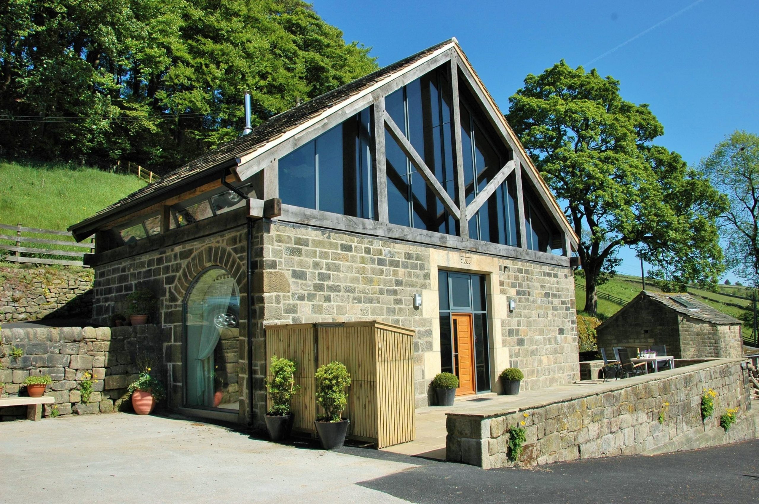Old Cragg Hall Barn - Image 1