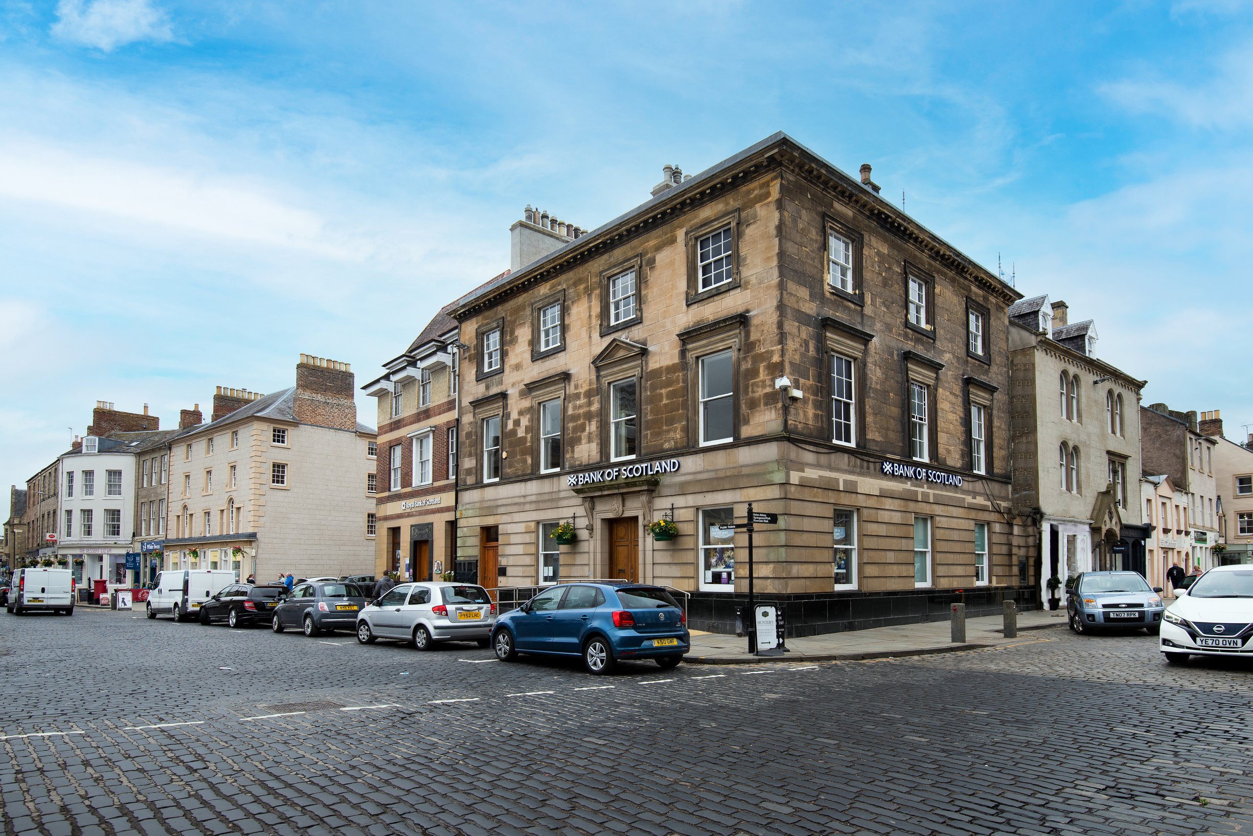 Linen House &amp; The Scott Apartment