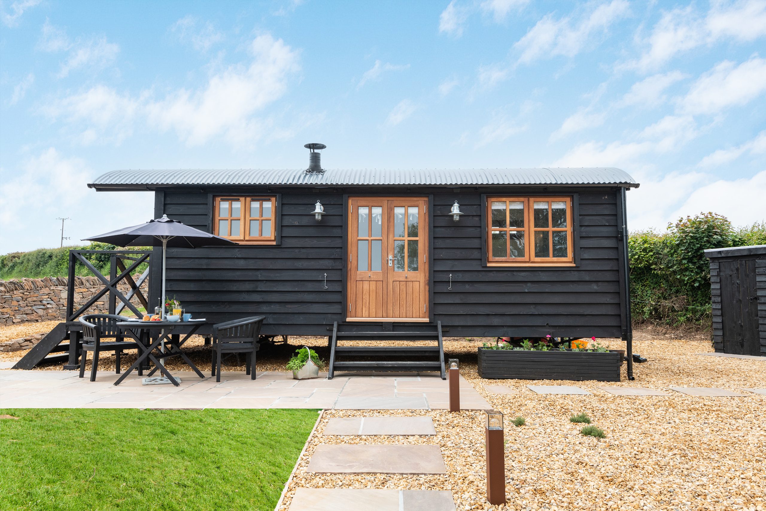 Daisy Park Shepherds Hut - Image 1