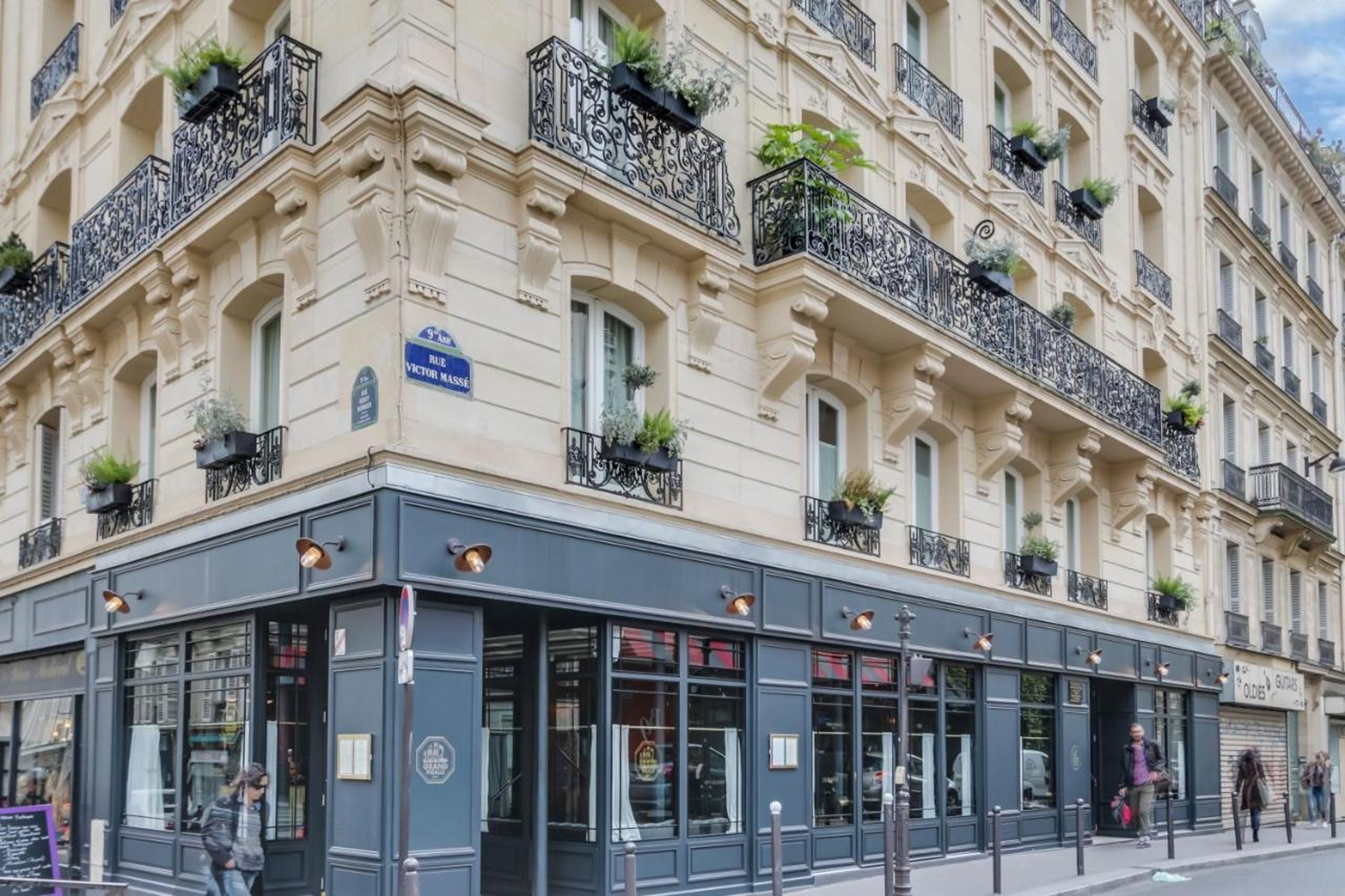 Grand Pigalle Hotel - Image 1