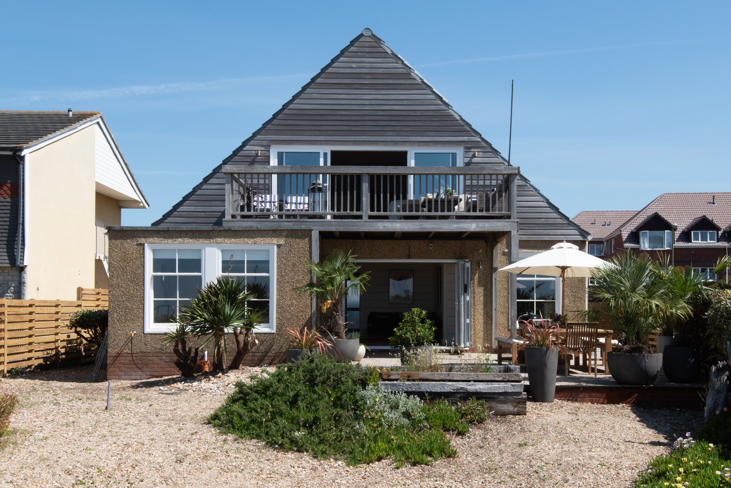 The Beach House Hayling Island - Image 1