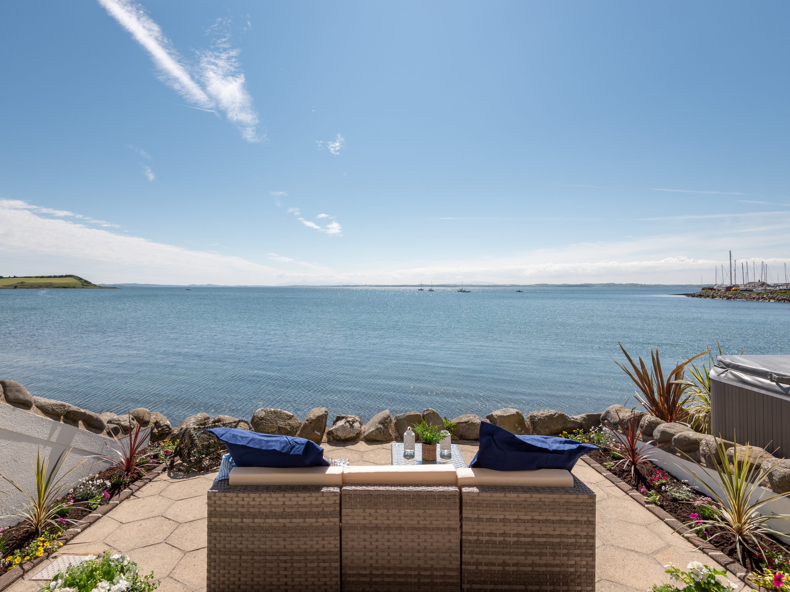 Stay on the Bay