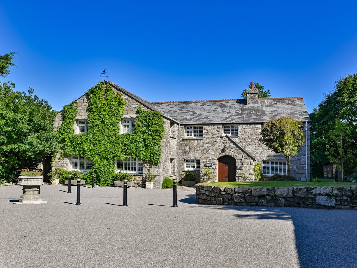 Tremaine Manor