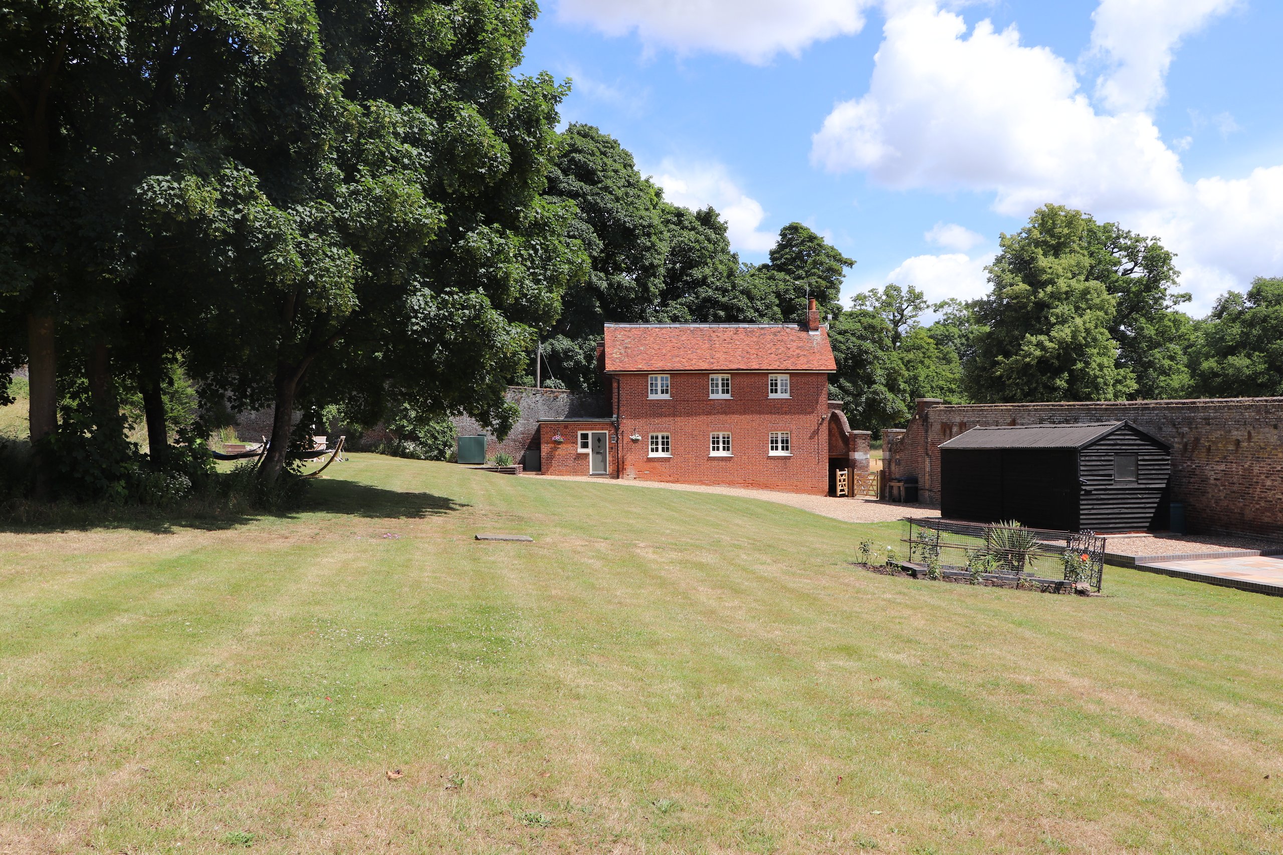 Beehives Cottage at Woodhall Estate