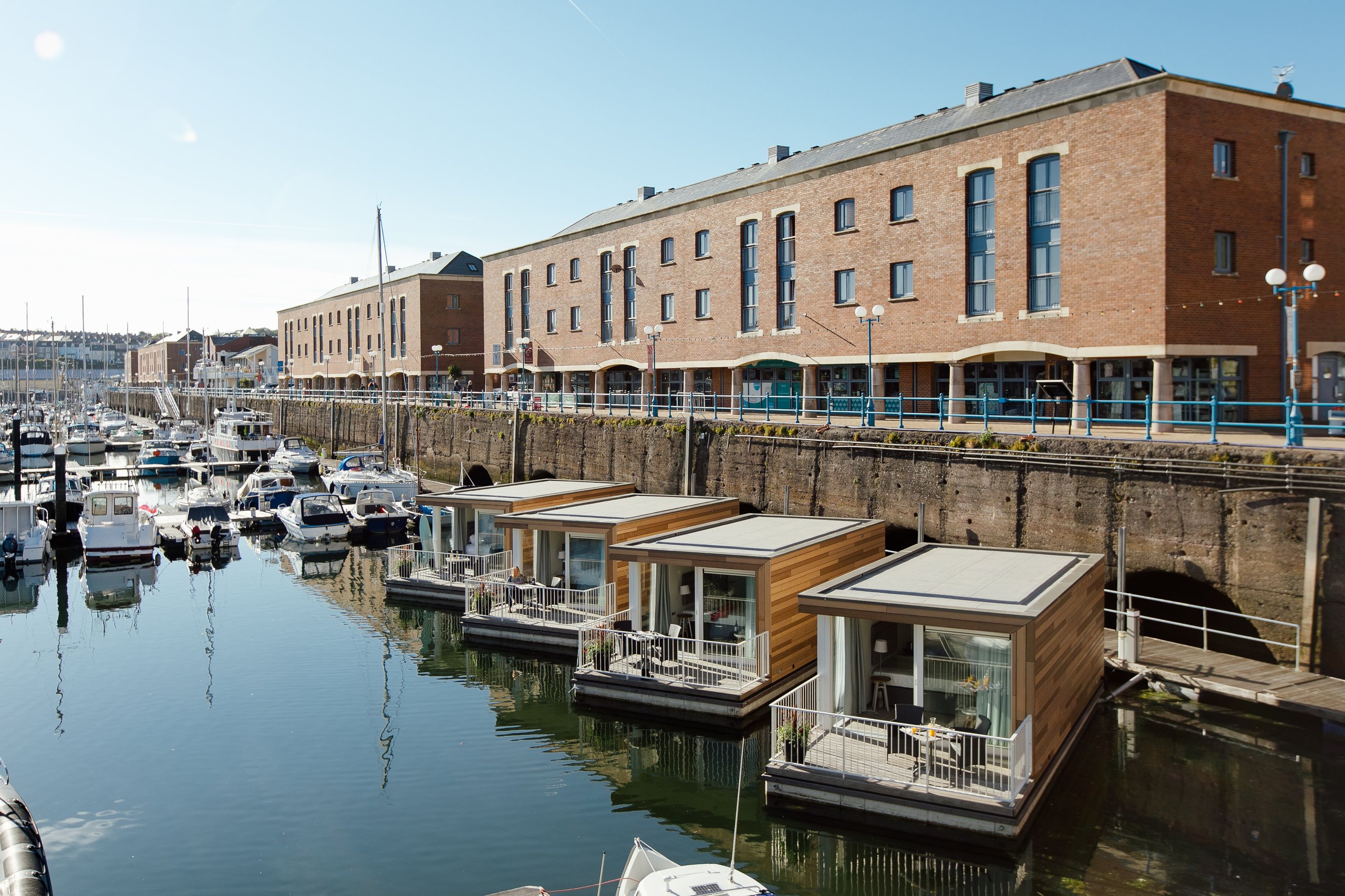Floatels by Tŷ Milford Waterfront - Image 1