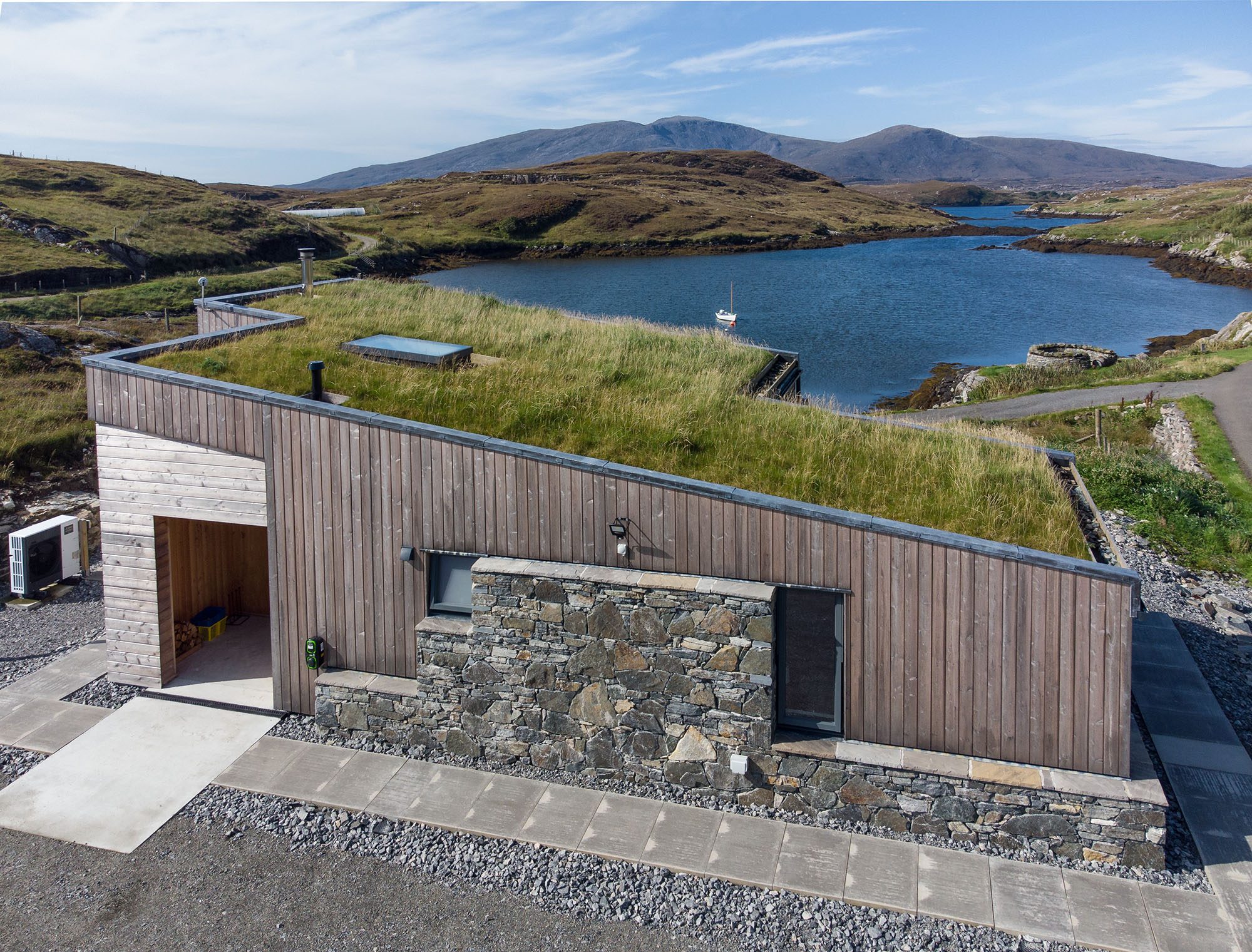 Gneiss House - Image 1