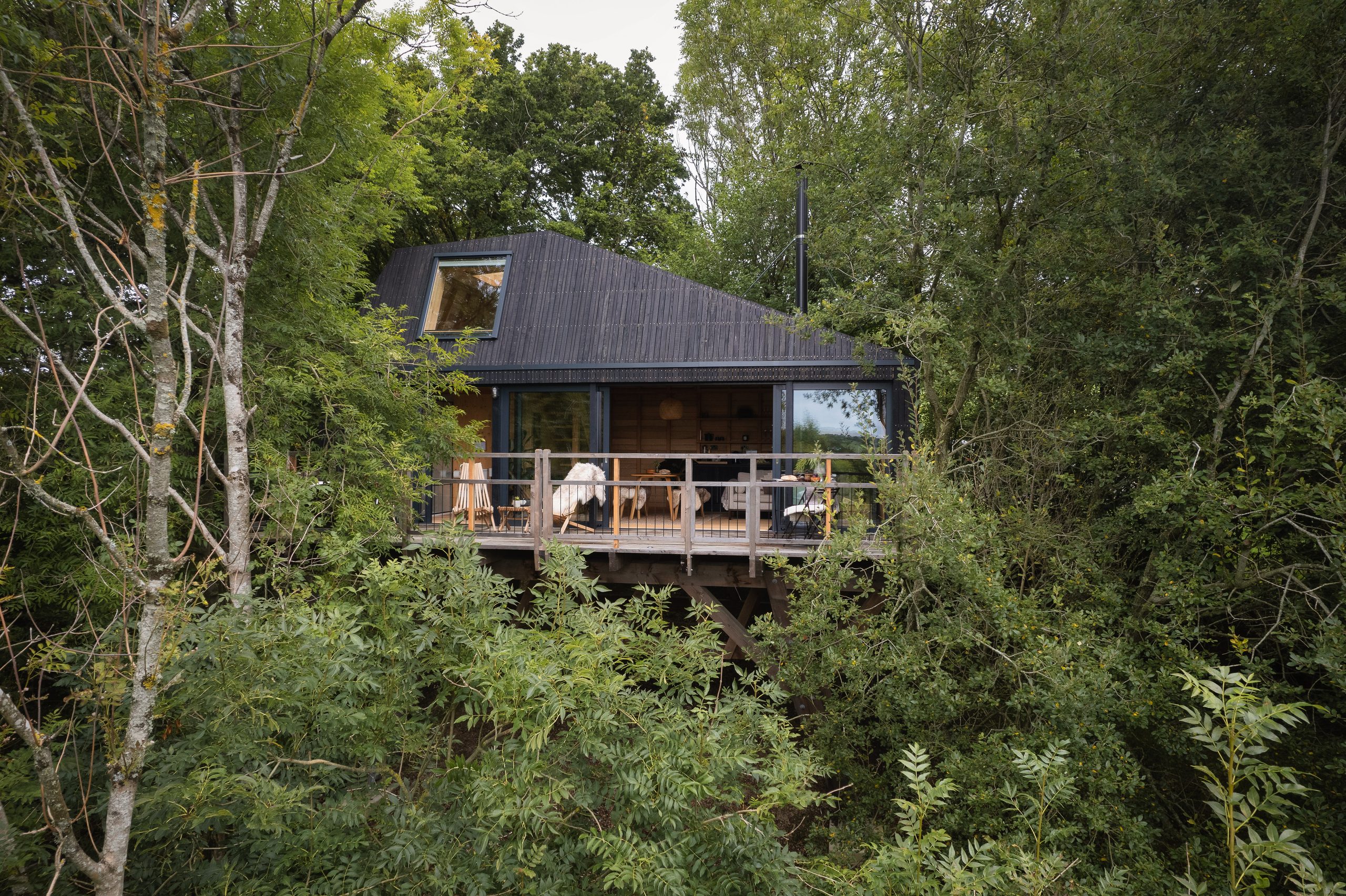 Blackcap Treehouse at Nymetwood Treehouses - Image 1