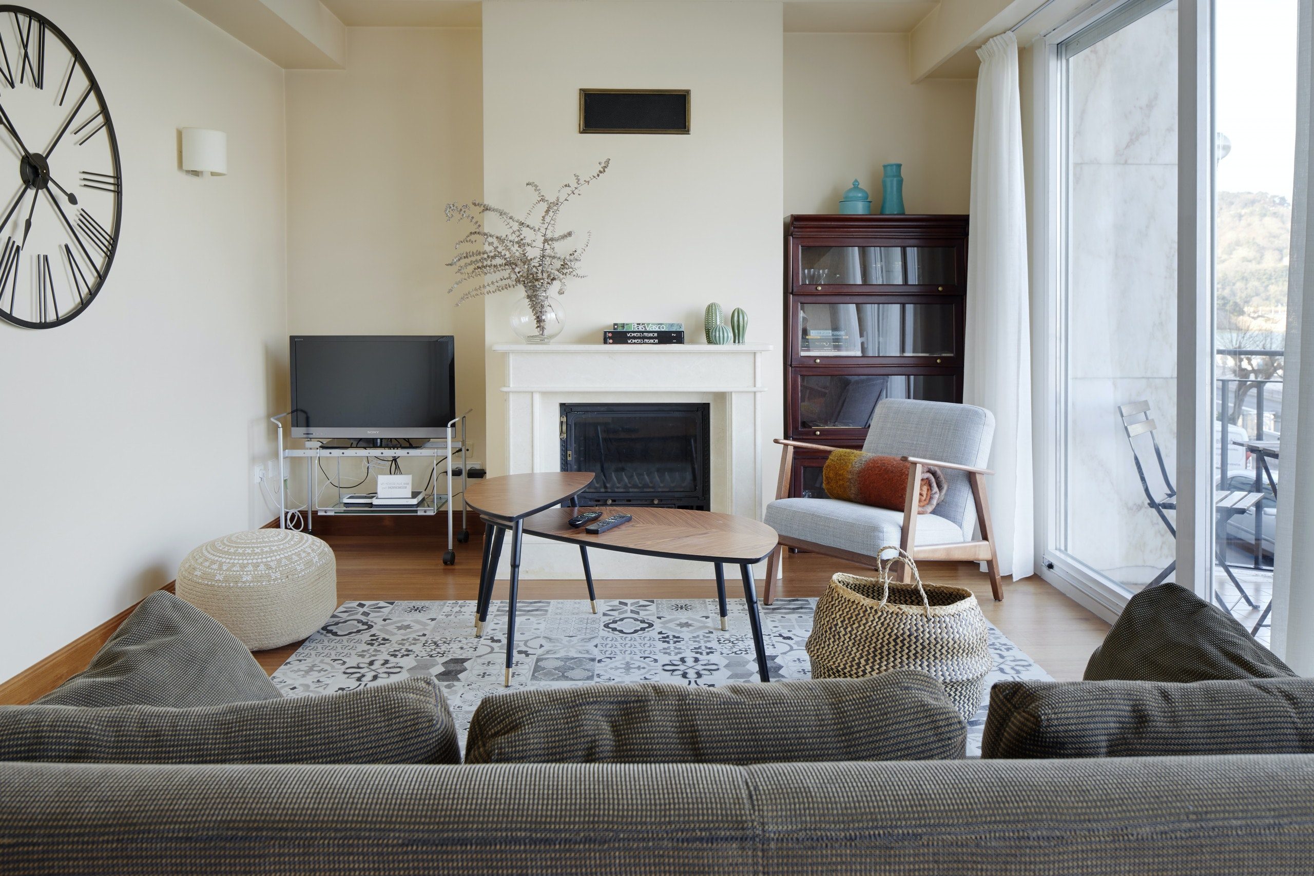 La Concha Calling - Image 1