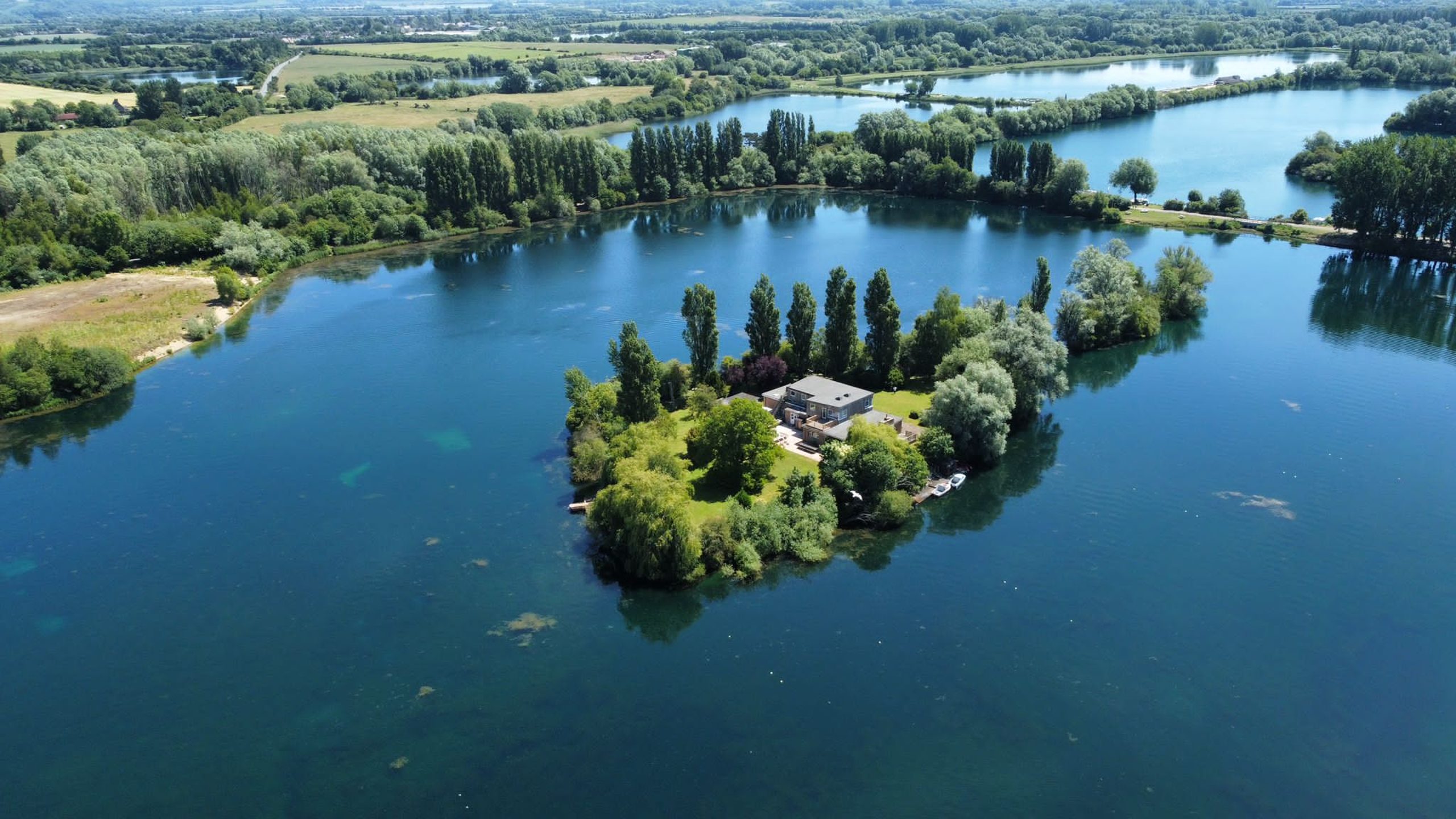 The Island in Oxfordshire - Image 1