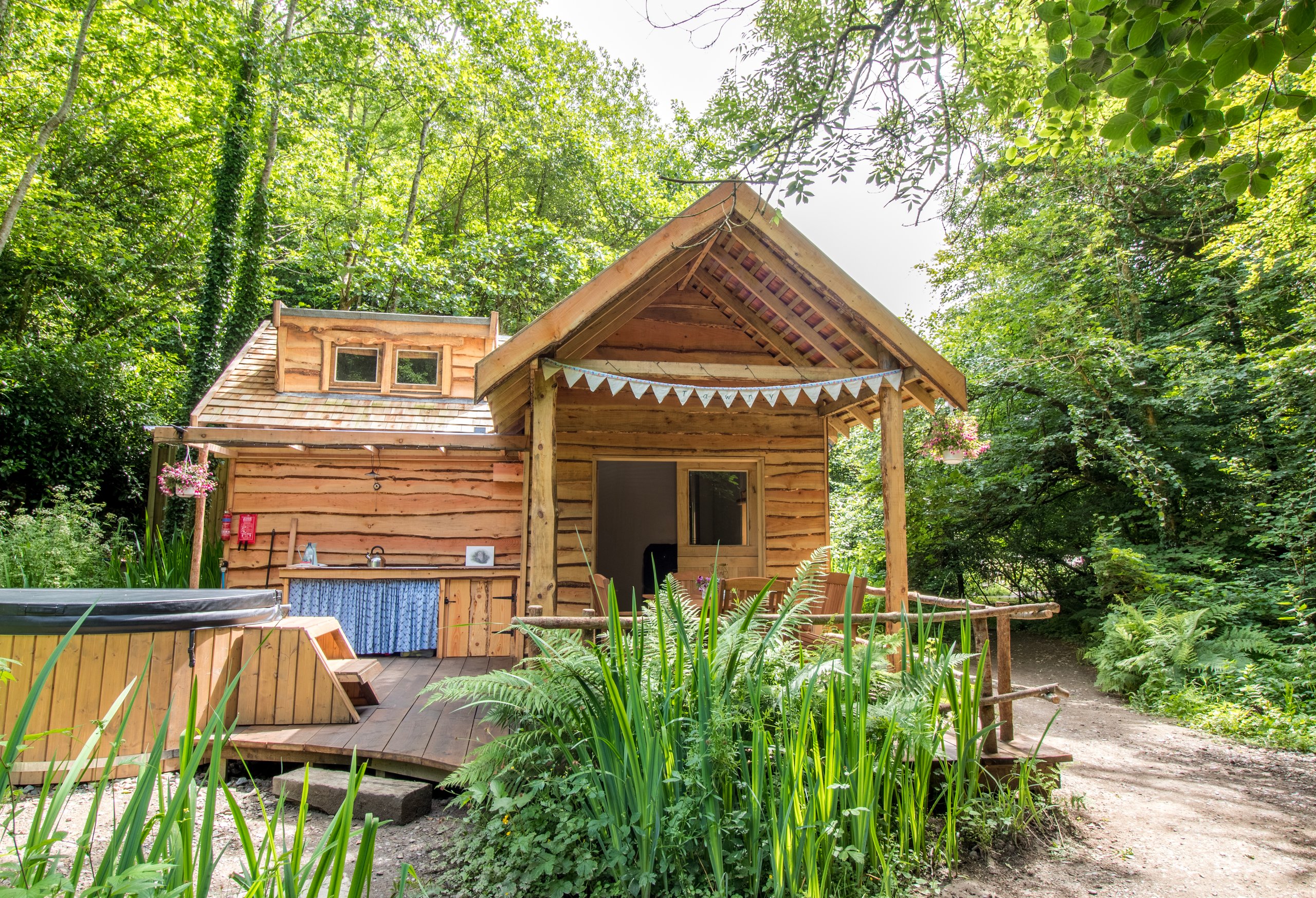 Tawny Cabin at Owl Valley Glamping
