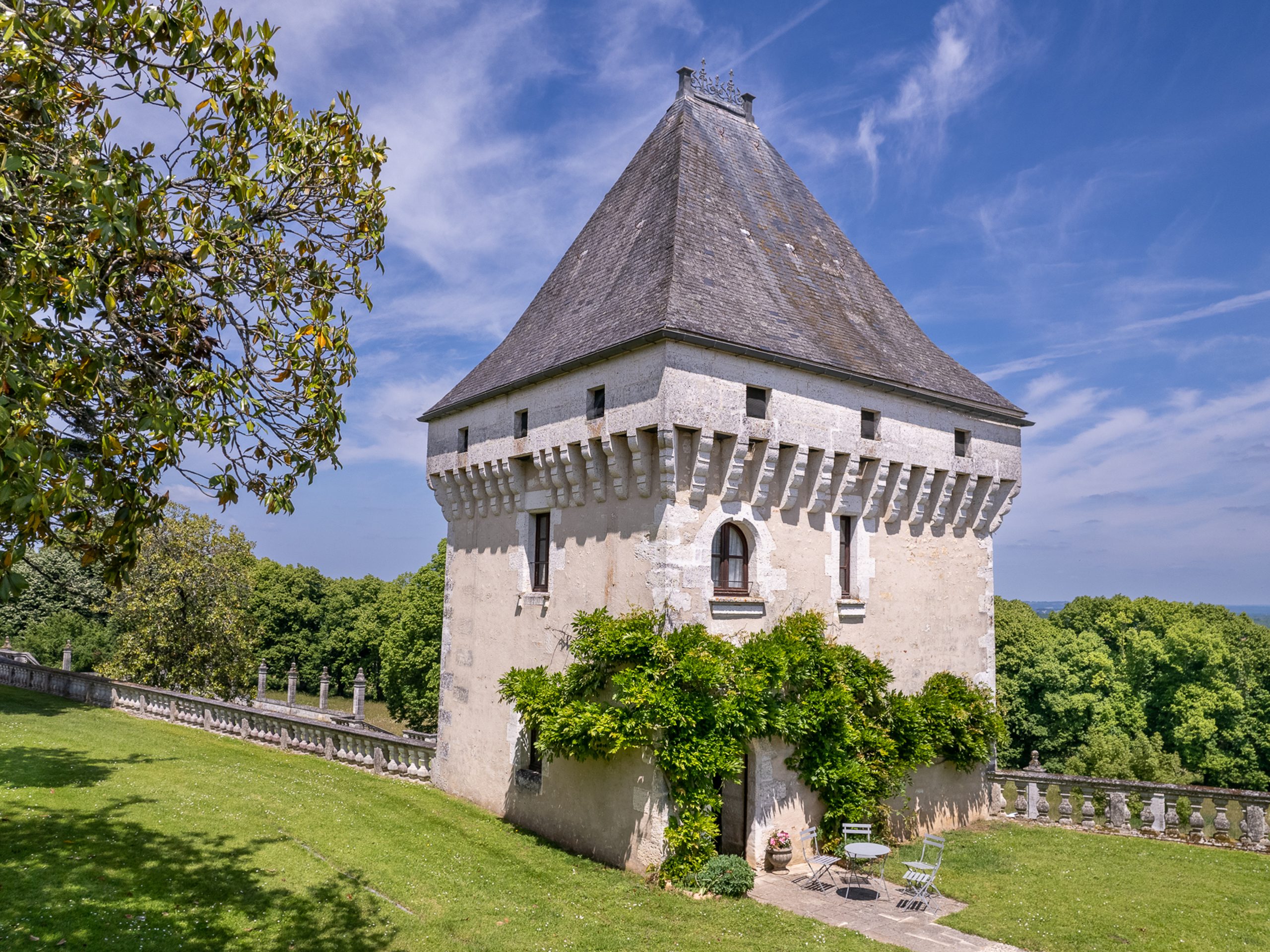 La Tour, Chateau de Charras