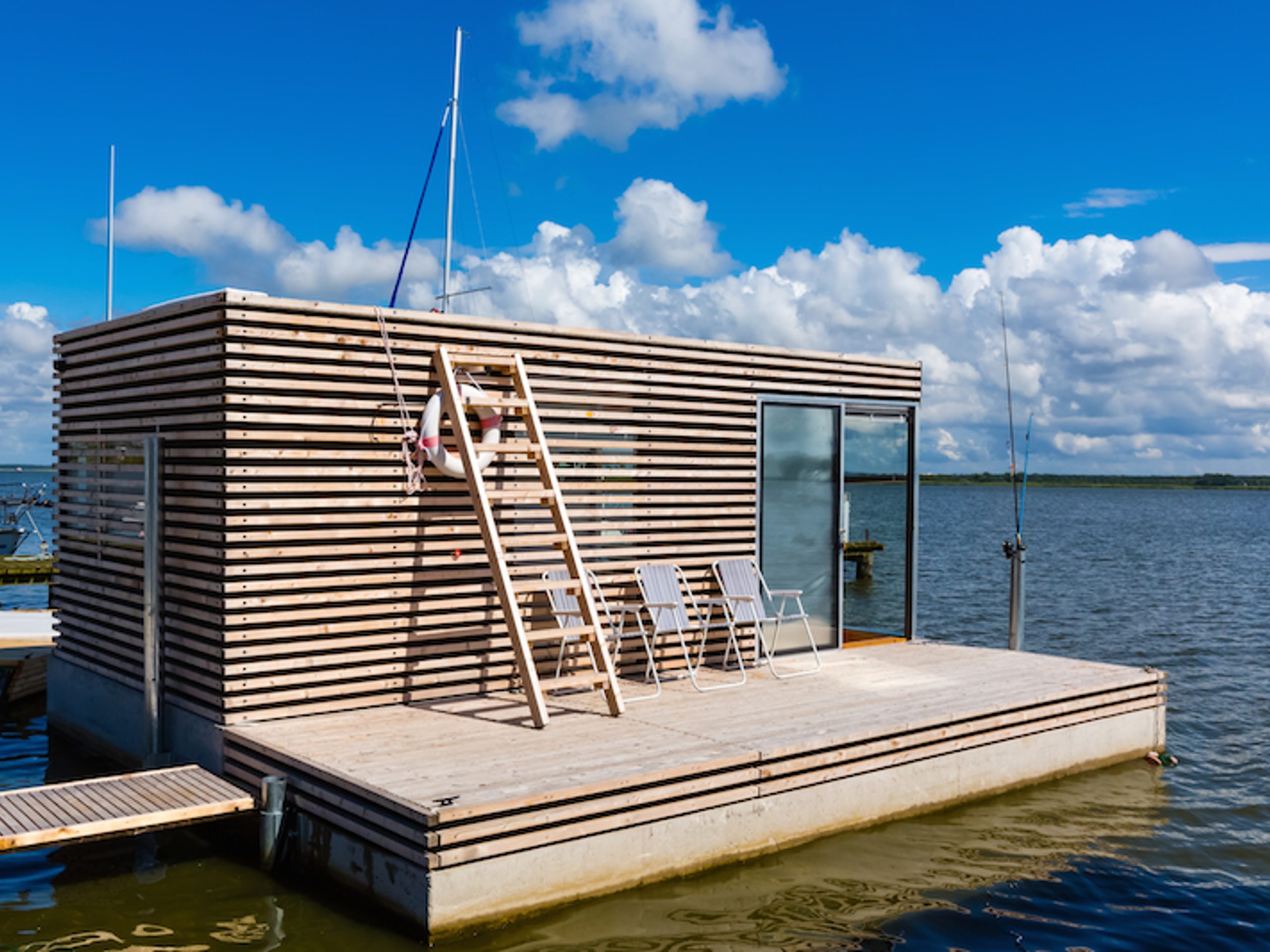 HT Houseboats