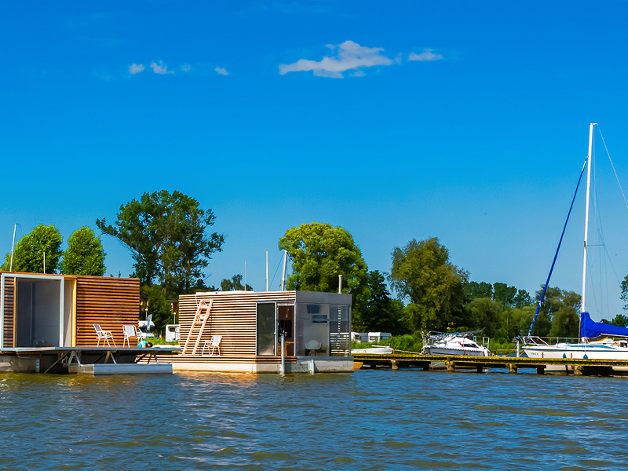 HT Houseboats