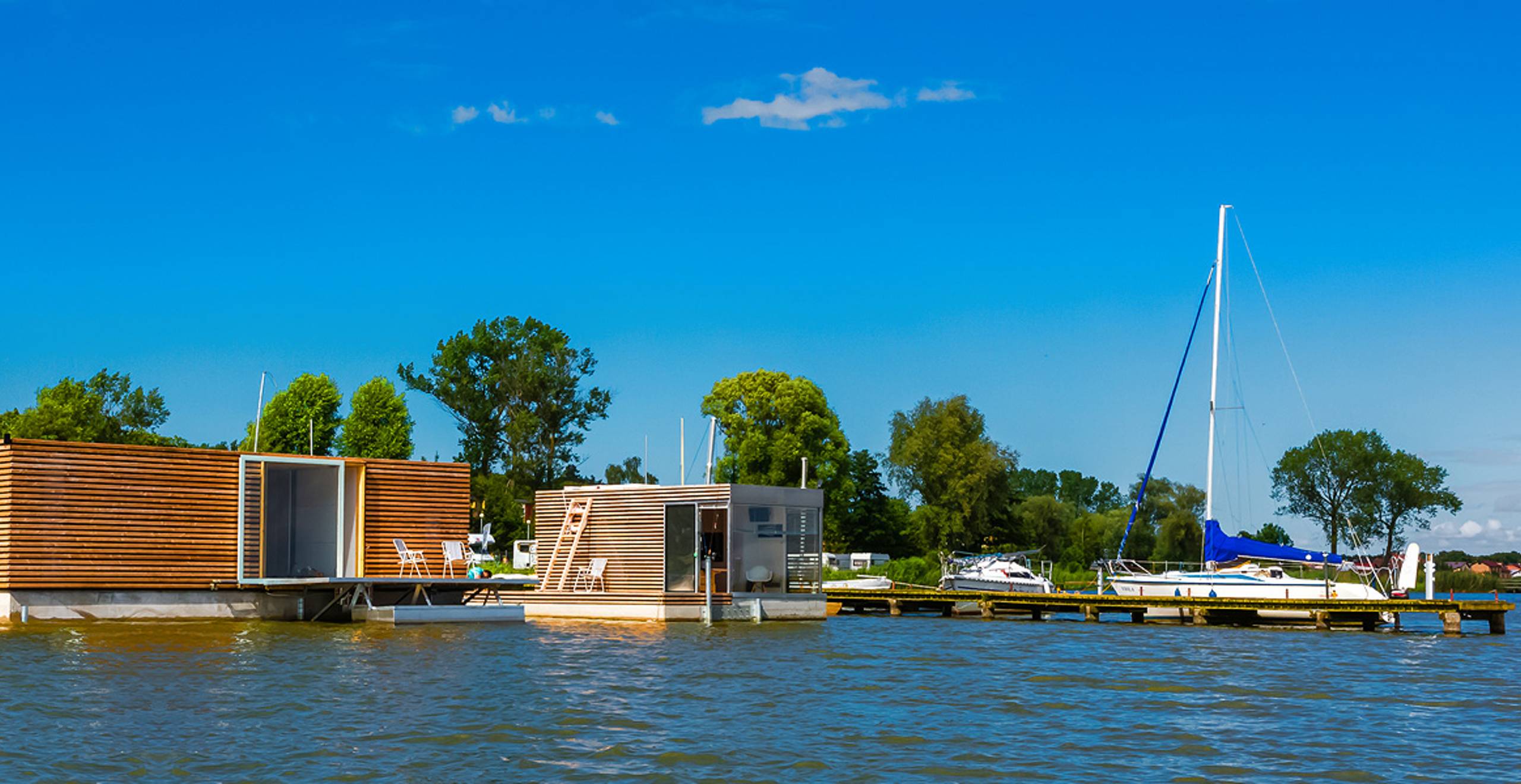 HT Houseboats