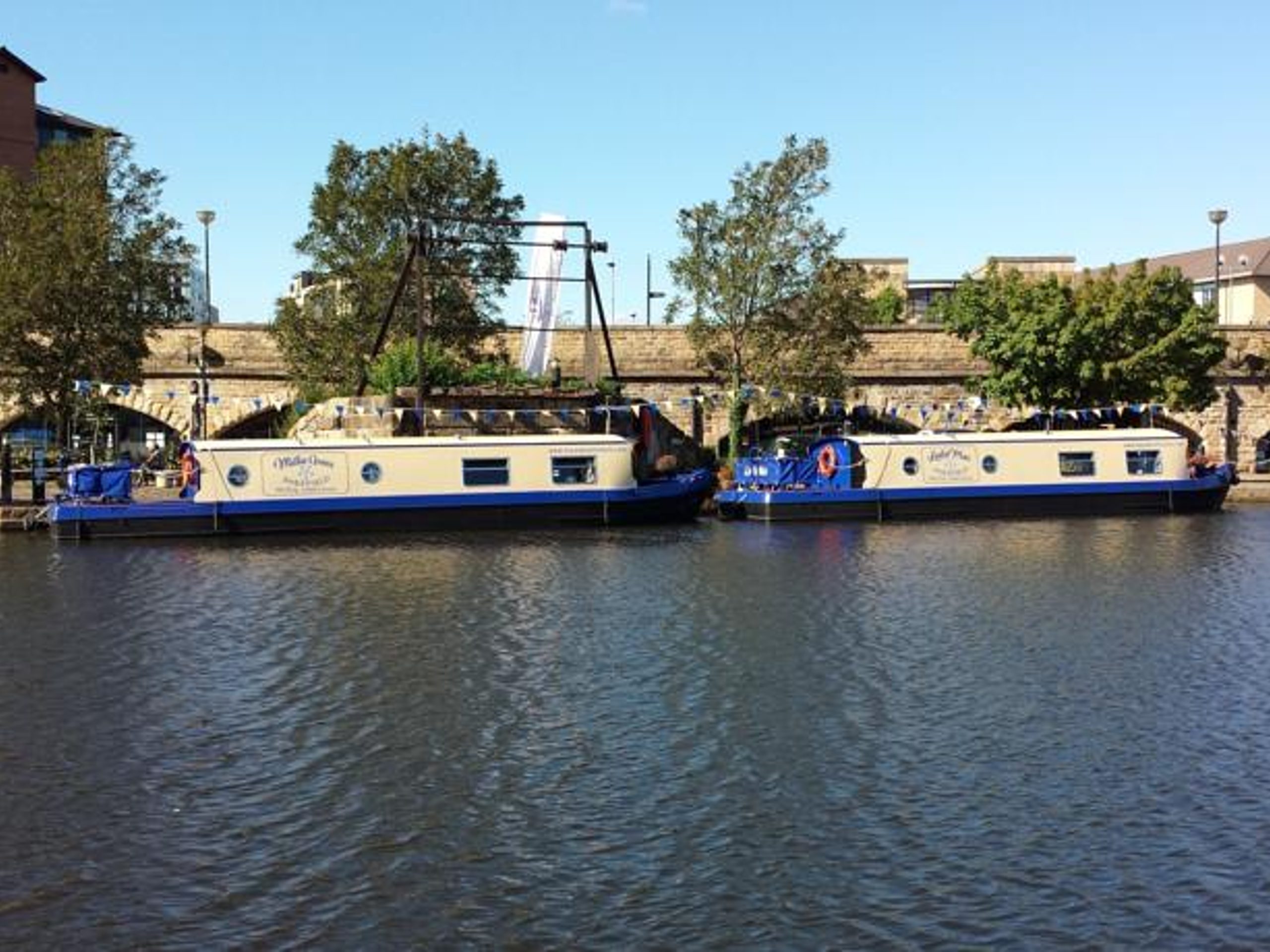 Houseboat Hotels