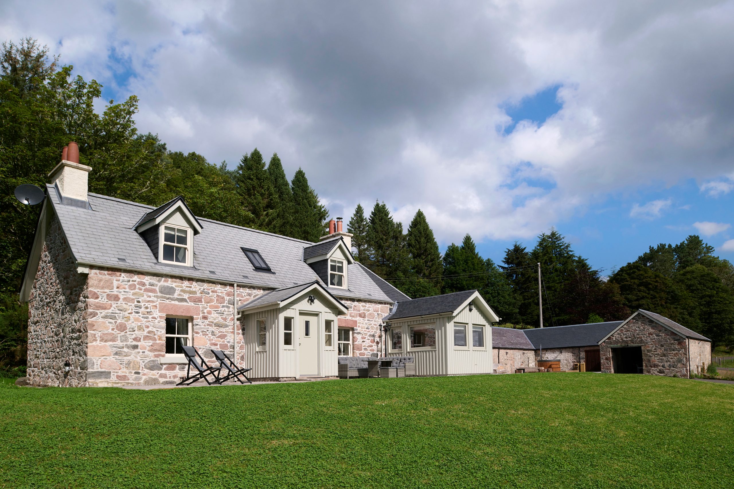 Middleton Farmhouse - Image 1