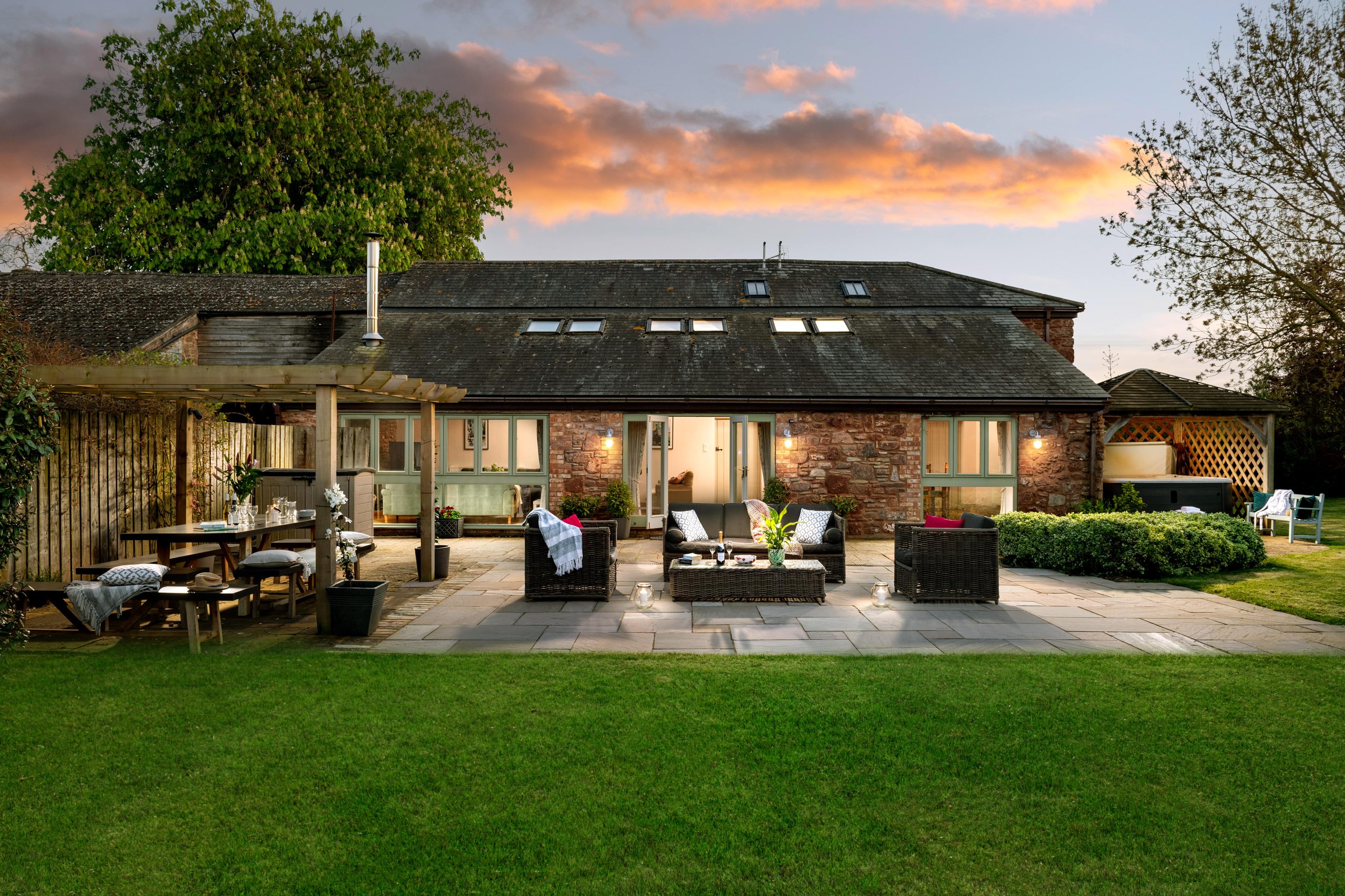 Somerset Long Barn - Image 1
