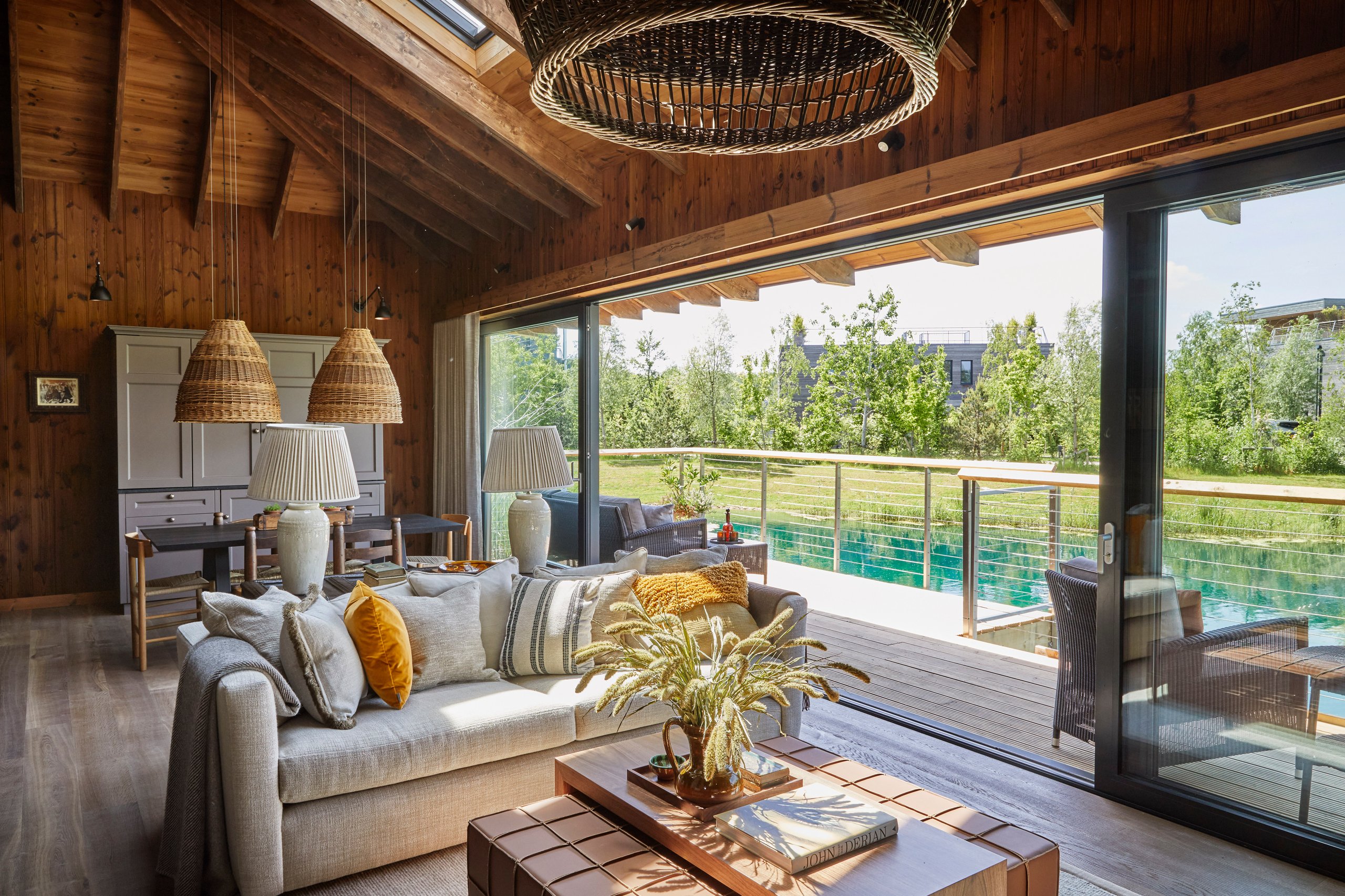 The Lakes by Yoo - Lakeside Cabin