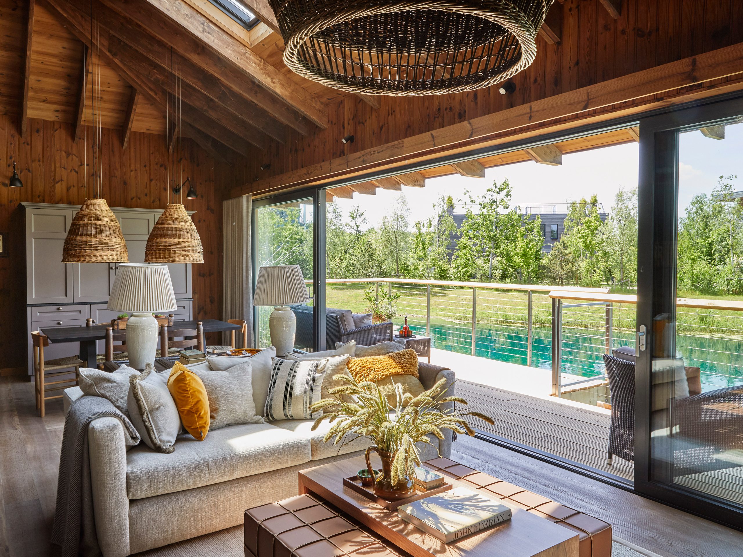 The Lakes by Yoo - Lakeside Cabin