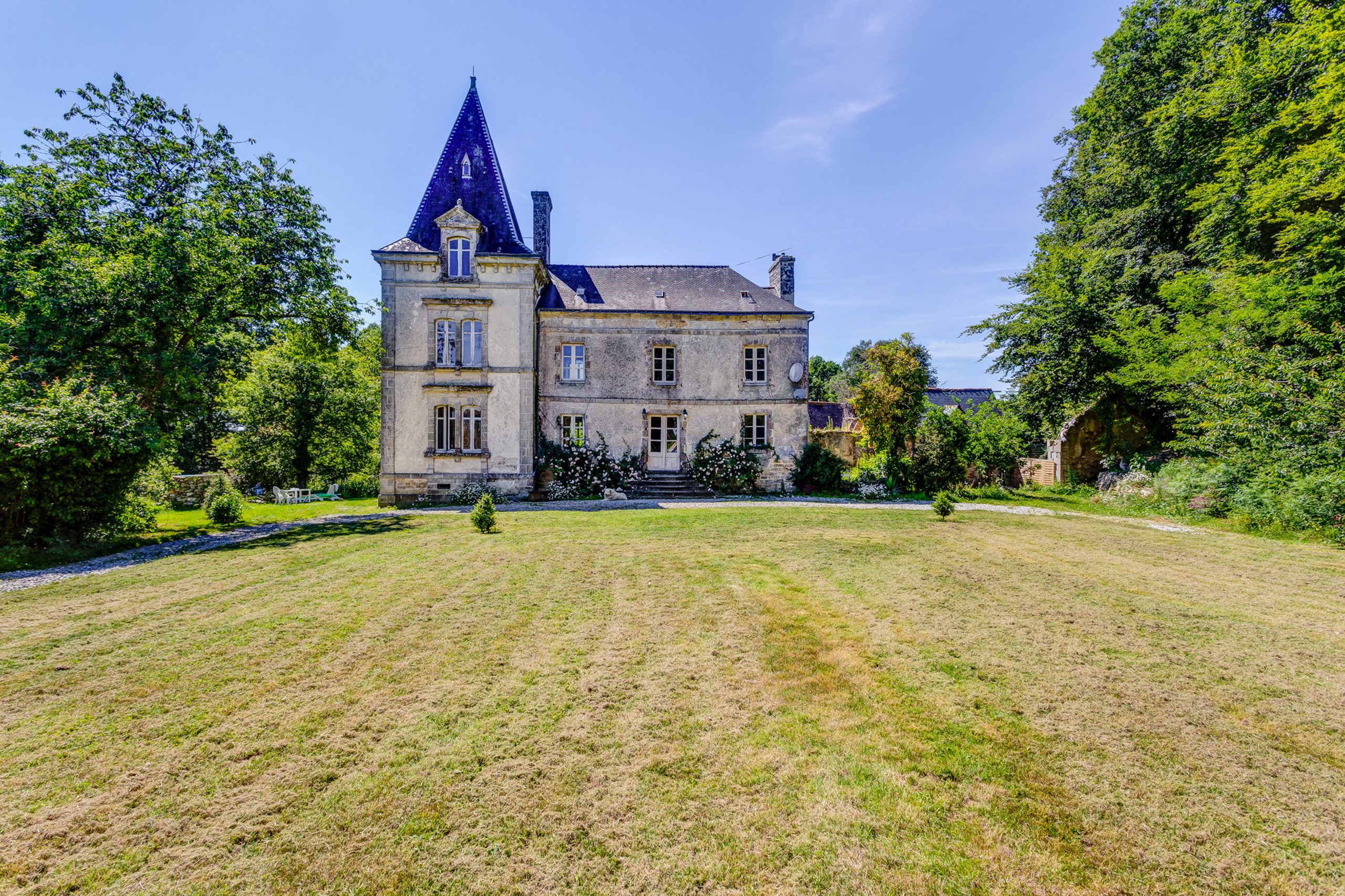 Chateau Lignol - Image 1