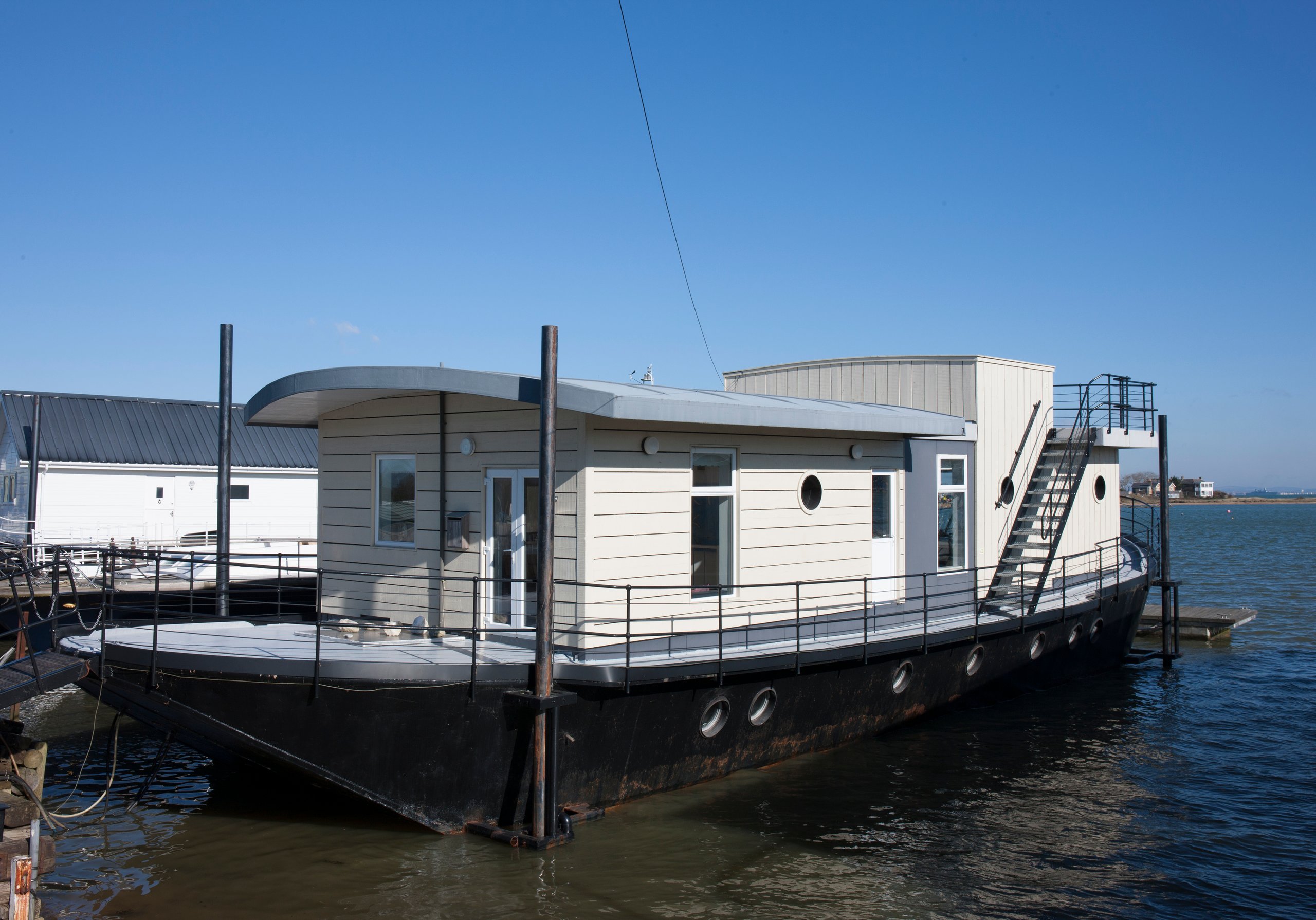The Harbour Houseboat