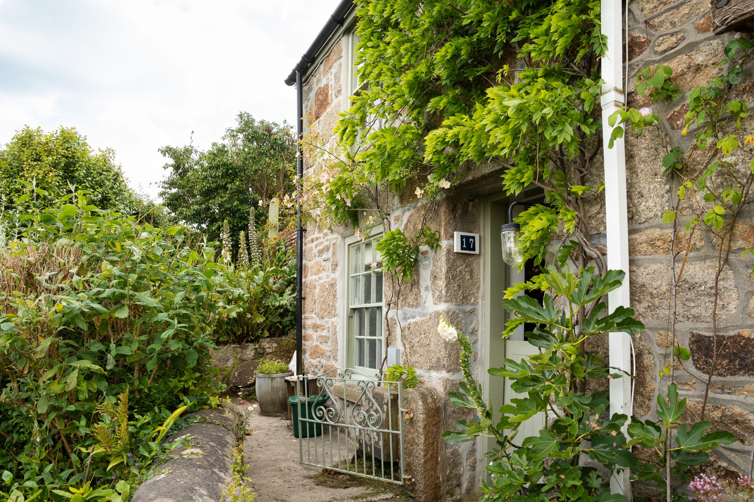 17 Farmers Meadow - Image 1