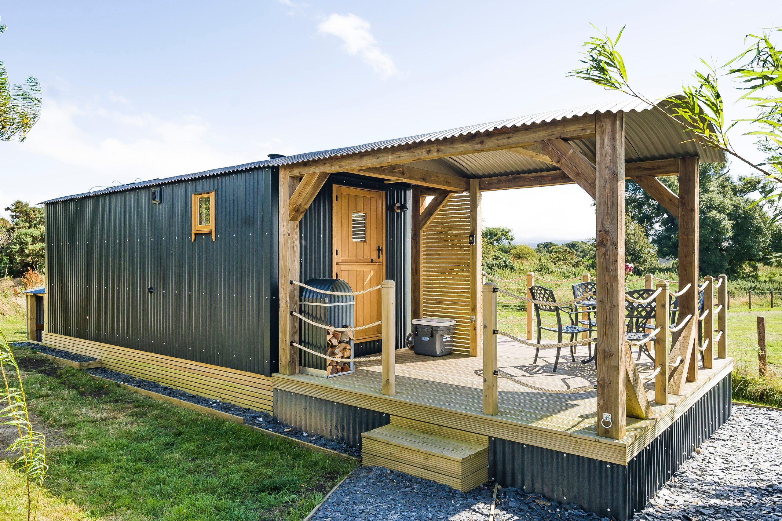 Fferm Fach - Image 1
