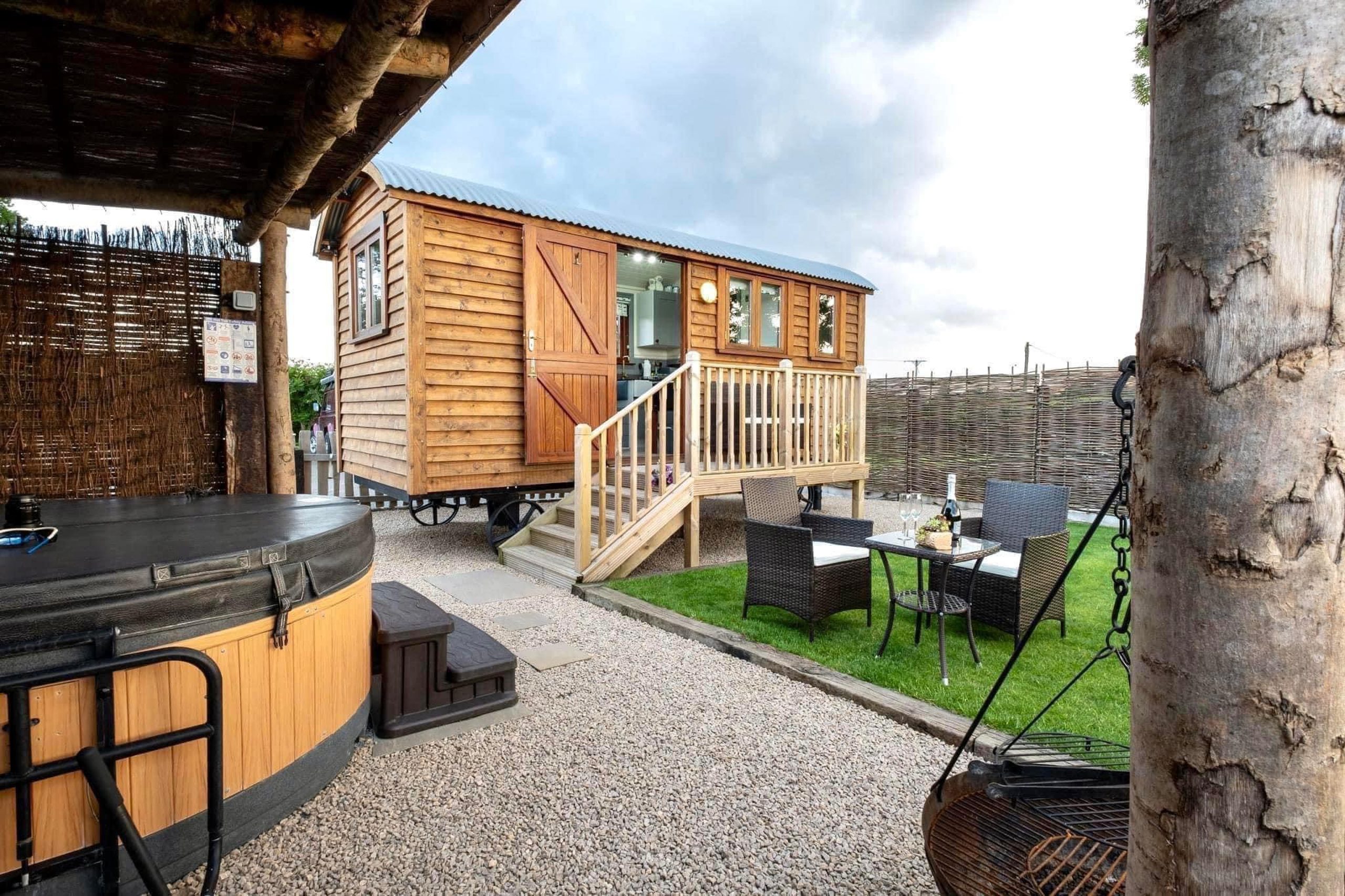 Spinney View Shepherds Huts - Image 1