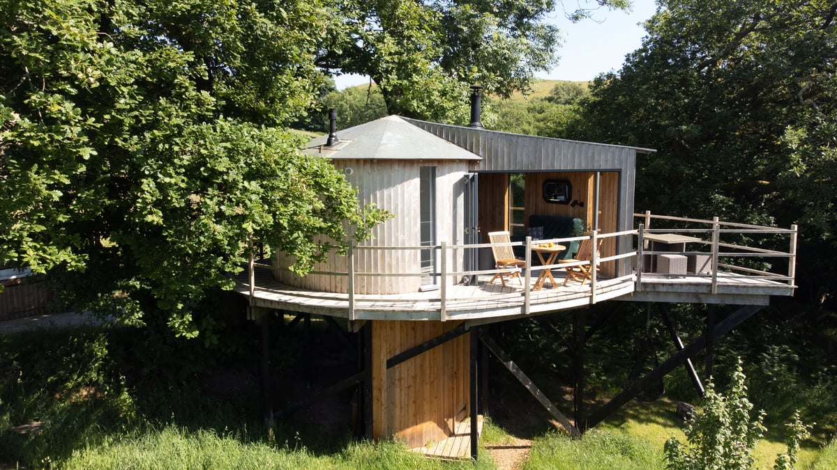 Ty'r Onnen Treehouse