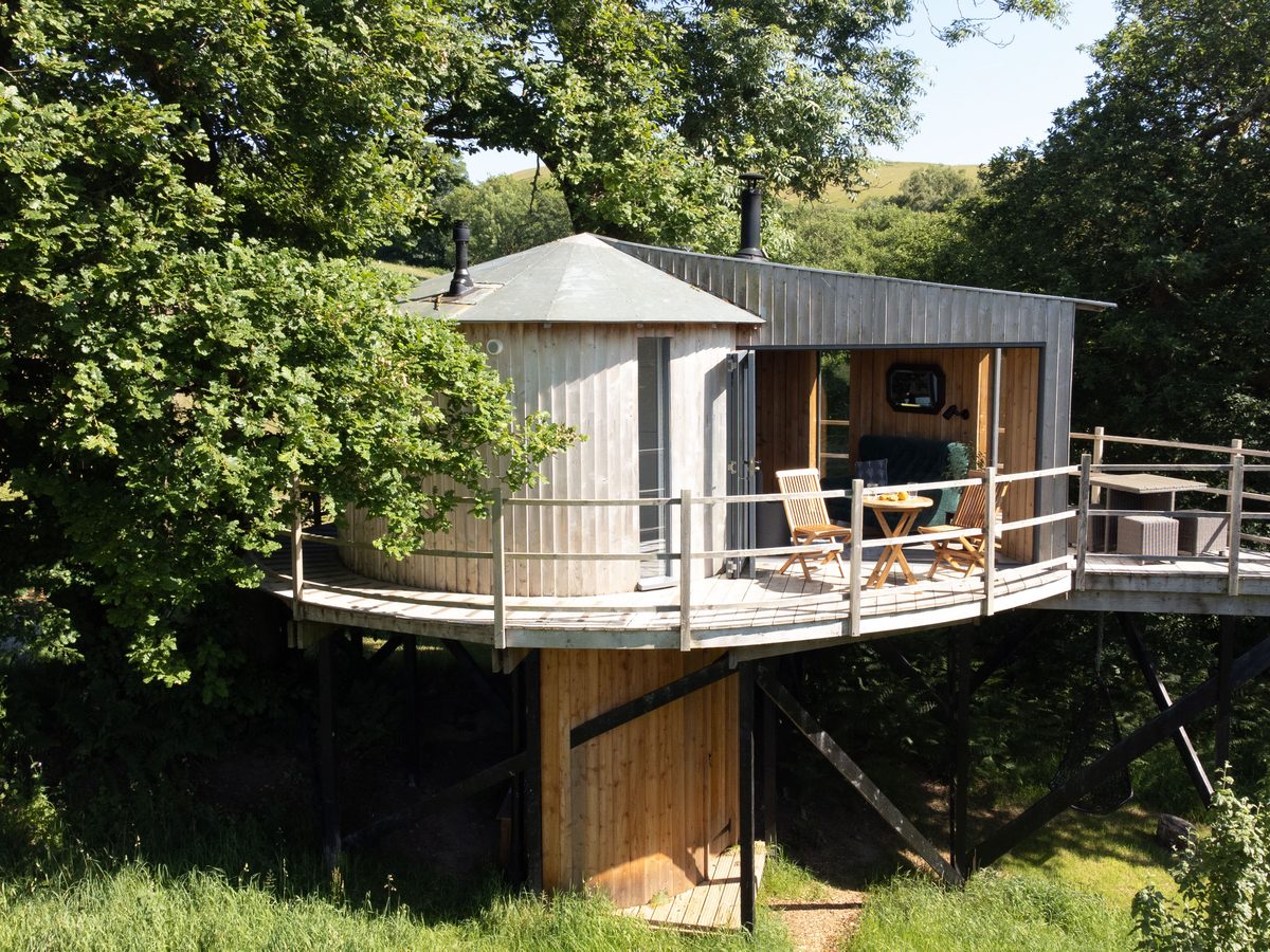 Ty'r Onnen Treehouse