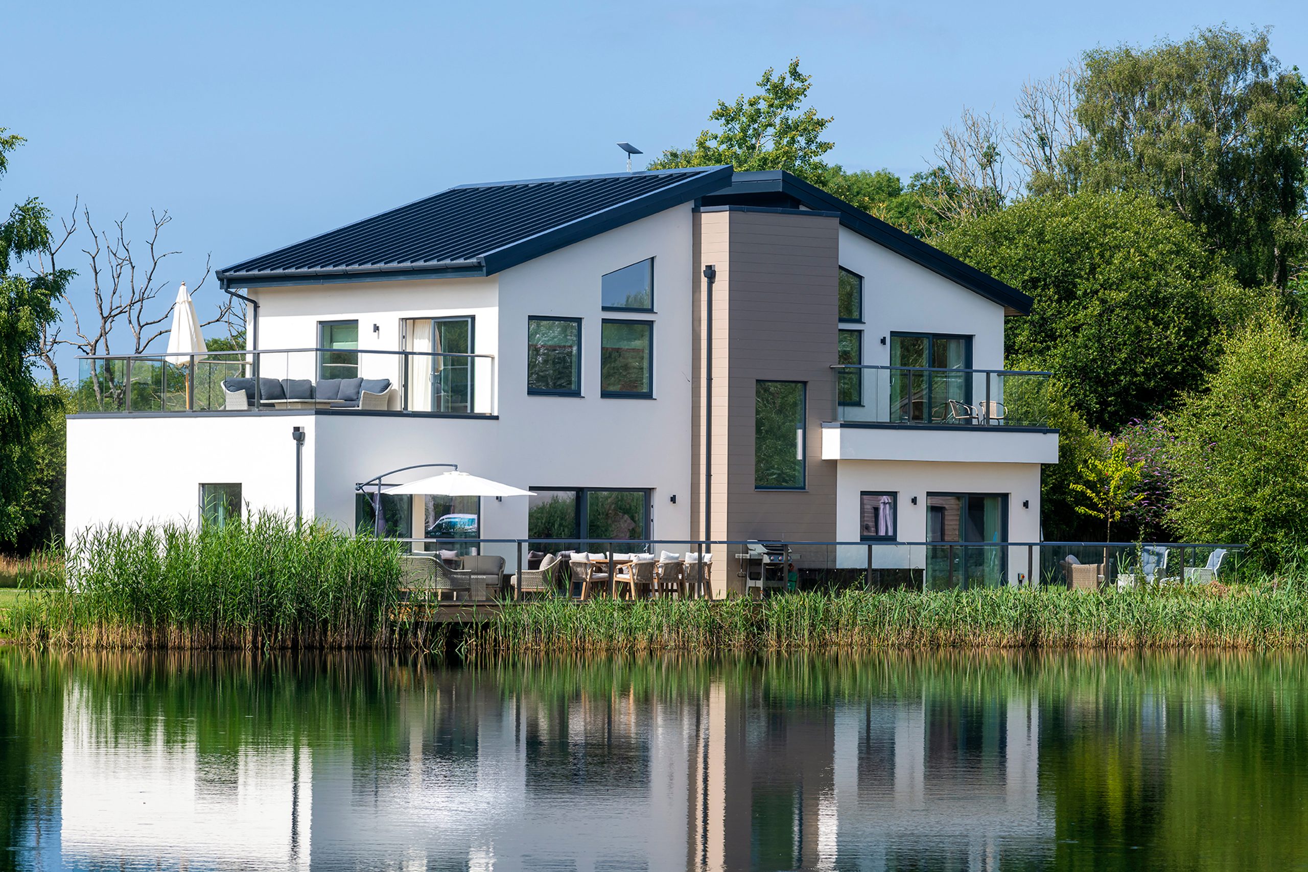 Duck House - Image 1