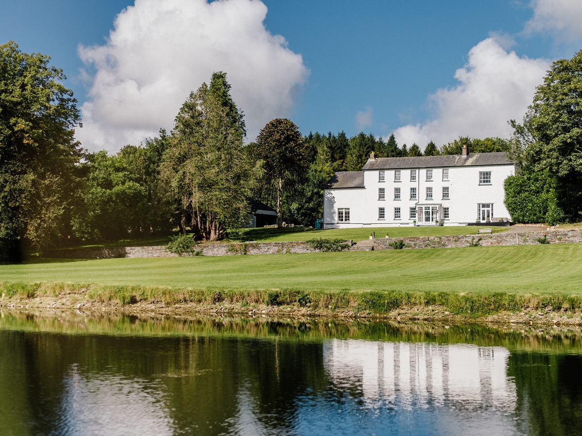 Plas Pantyderi Manor