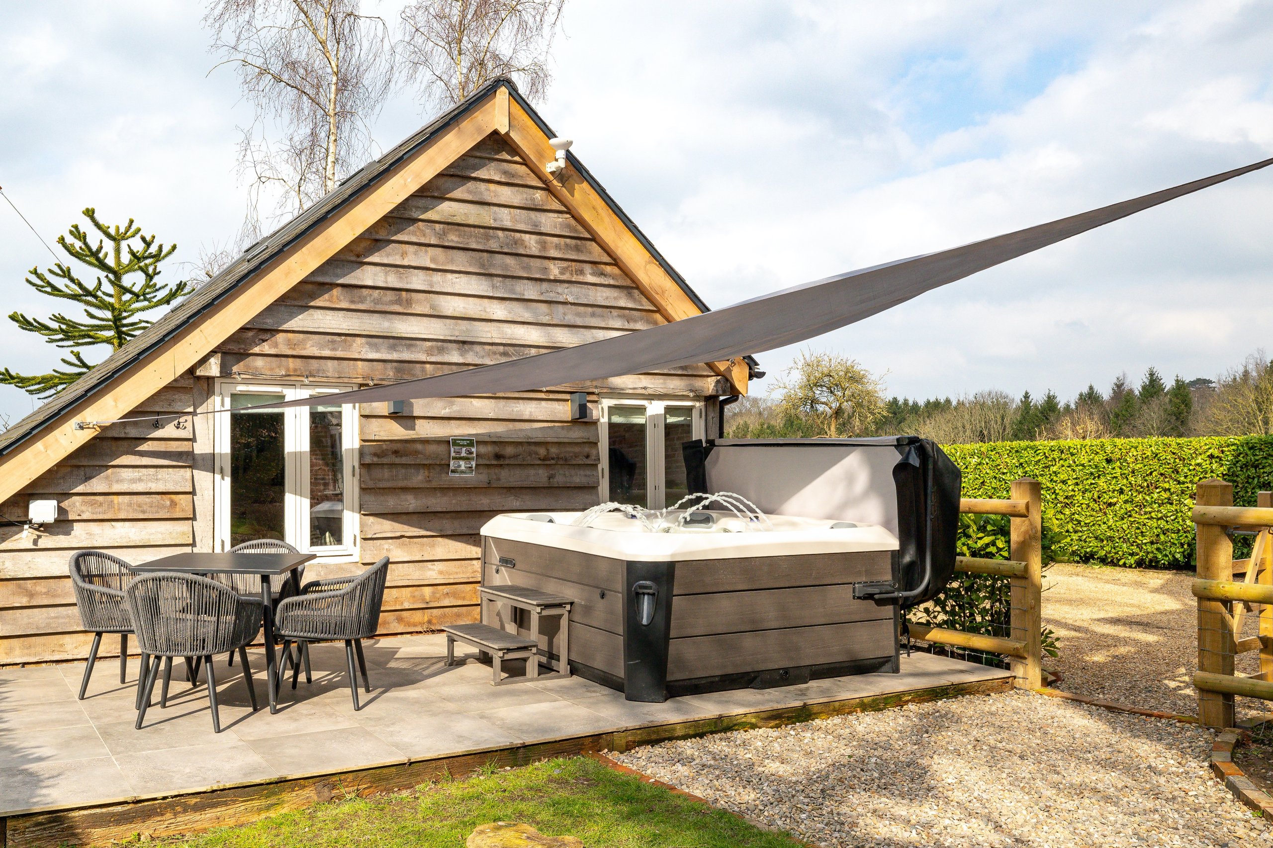 Oak Tree Hideaway & Pheasant Barn