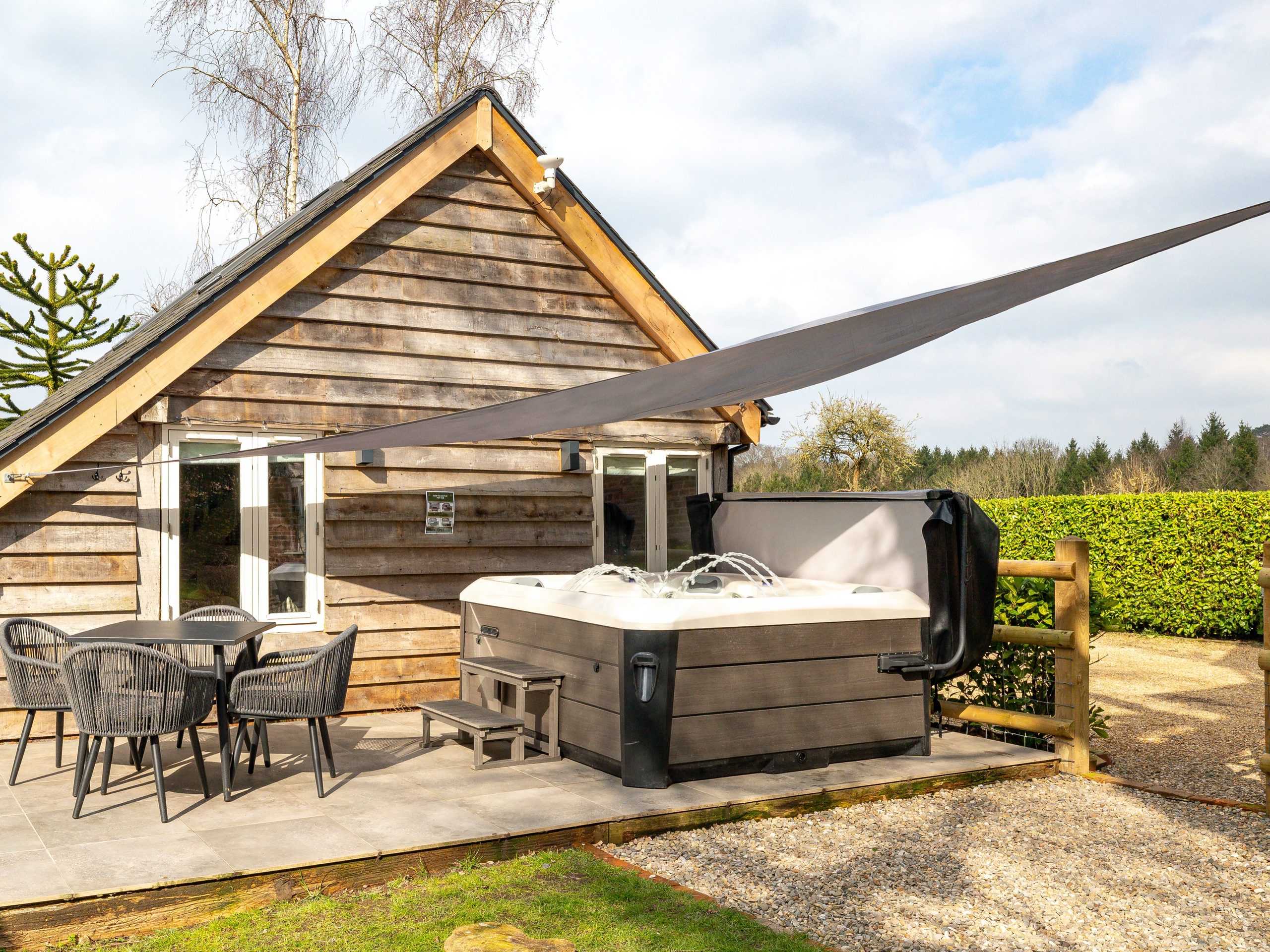 Oak Tree Hideaway & Pheasant Barn