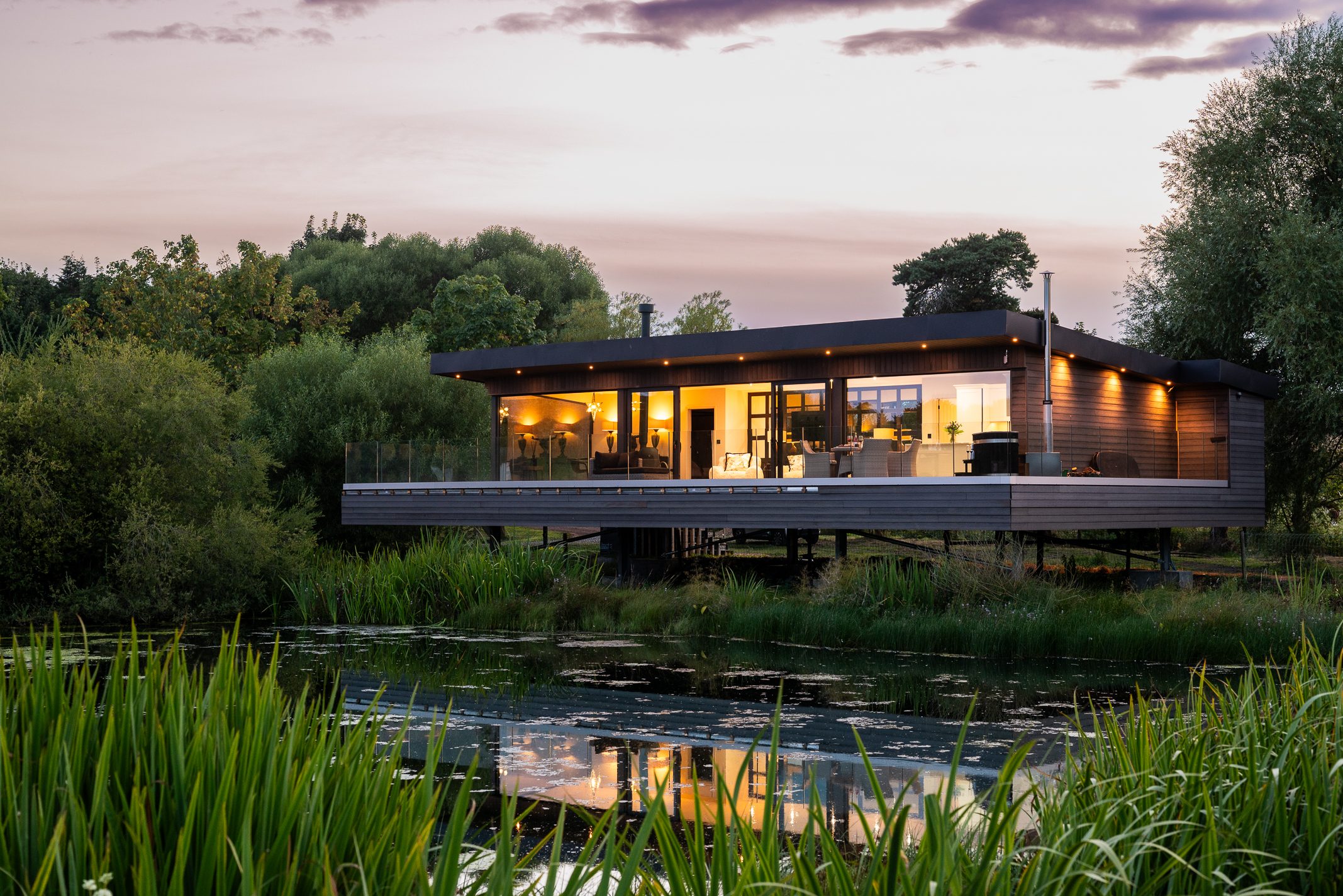 Water Villa Lily - Image 1