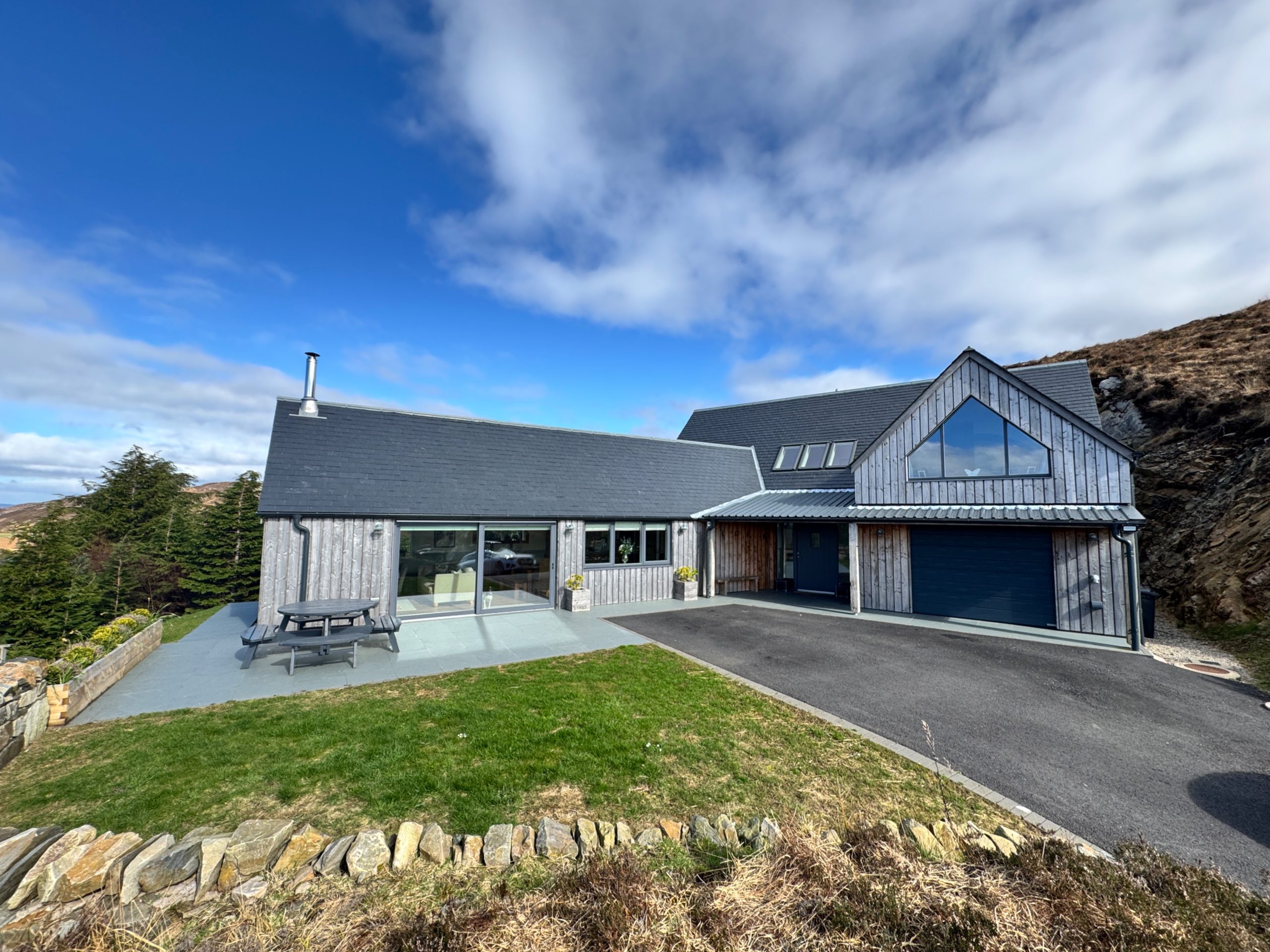 Pine View Lodge - Image 1