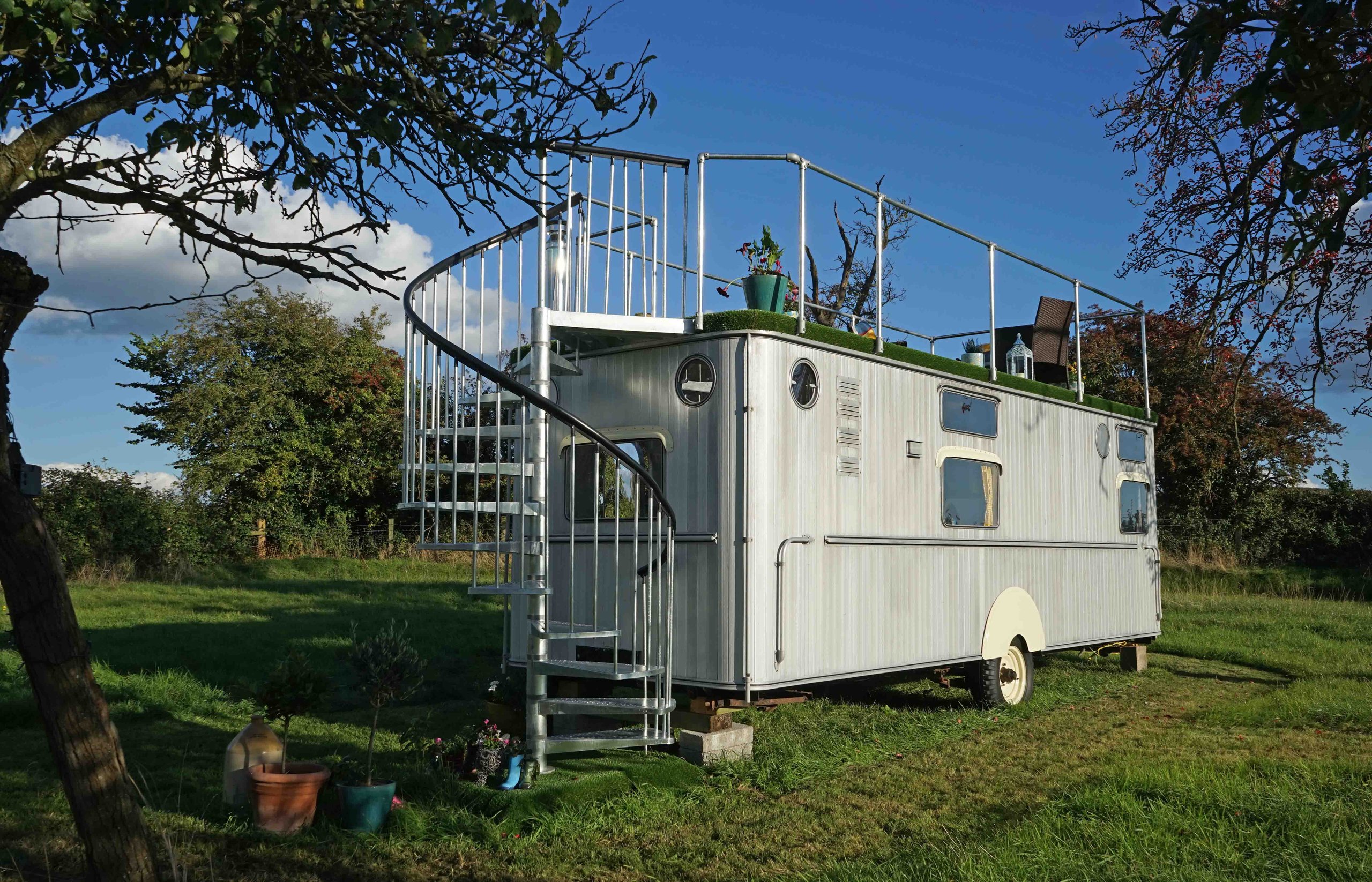 Warwick Knight Caravan