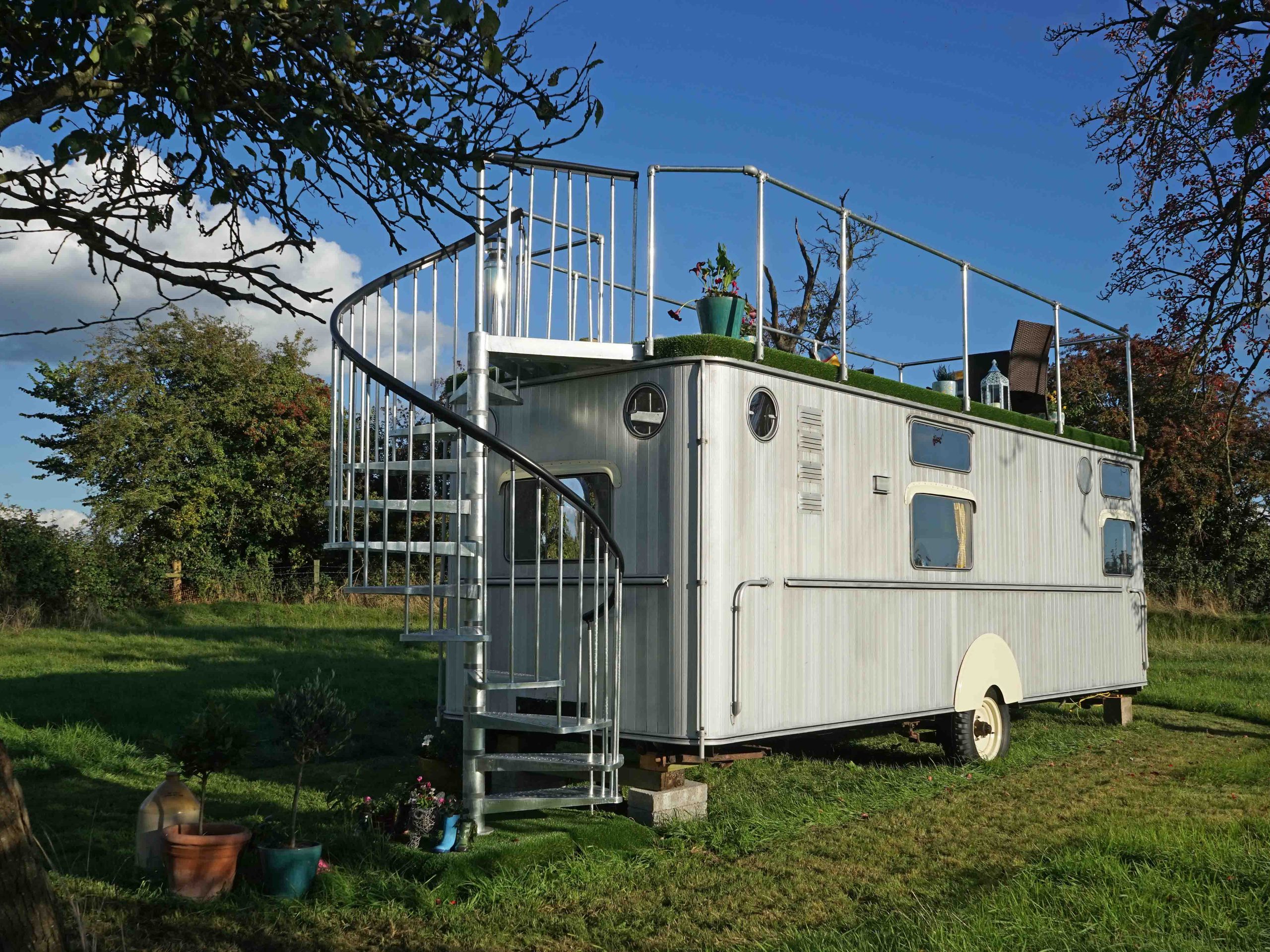Warwick Knight Caravan