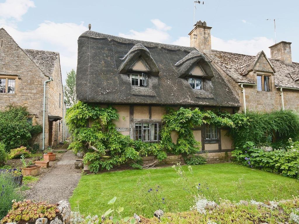 Cruck Cottage