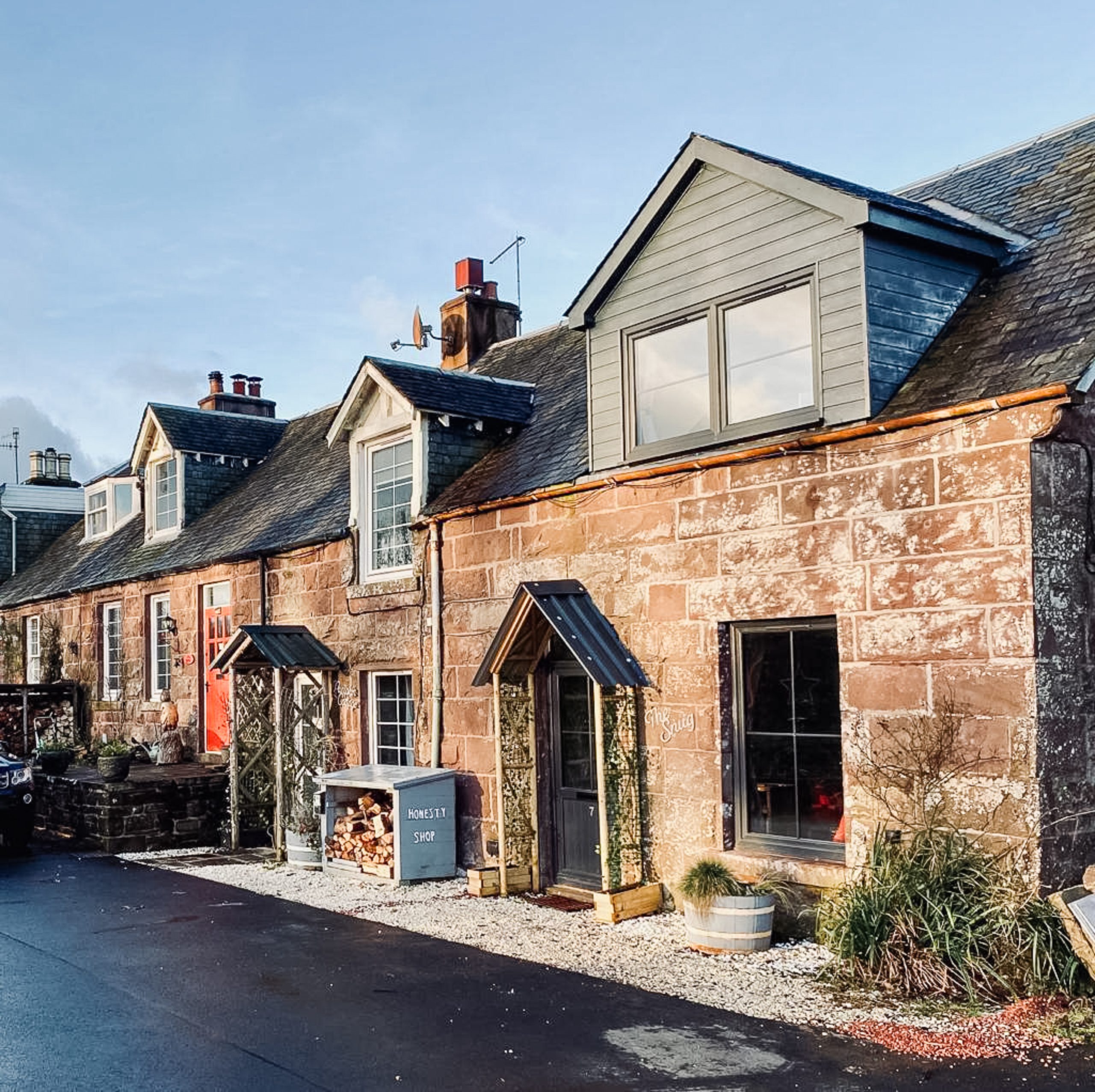 The Snug & River Hideaway