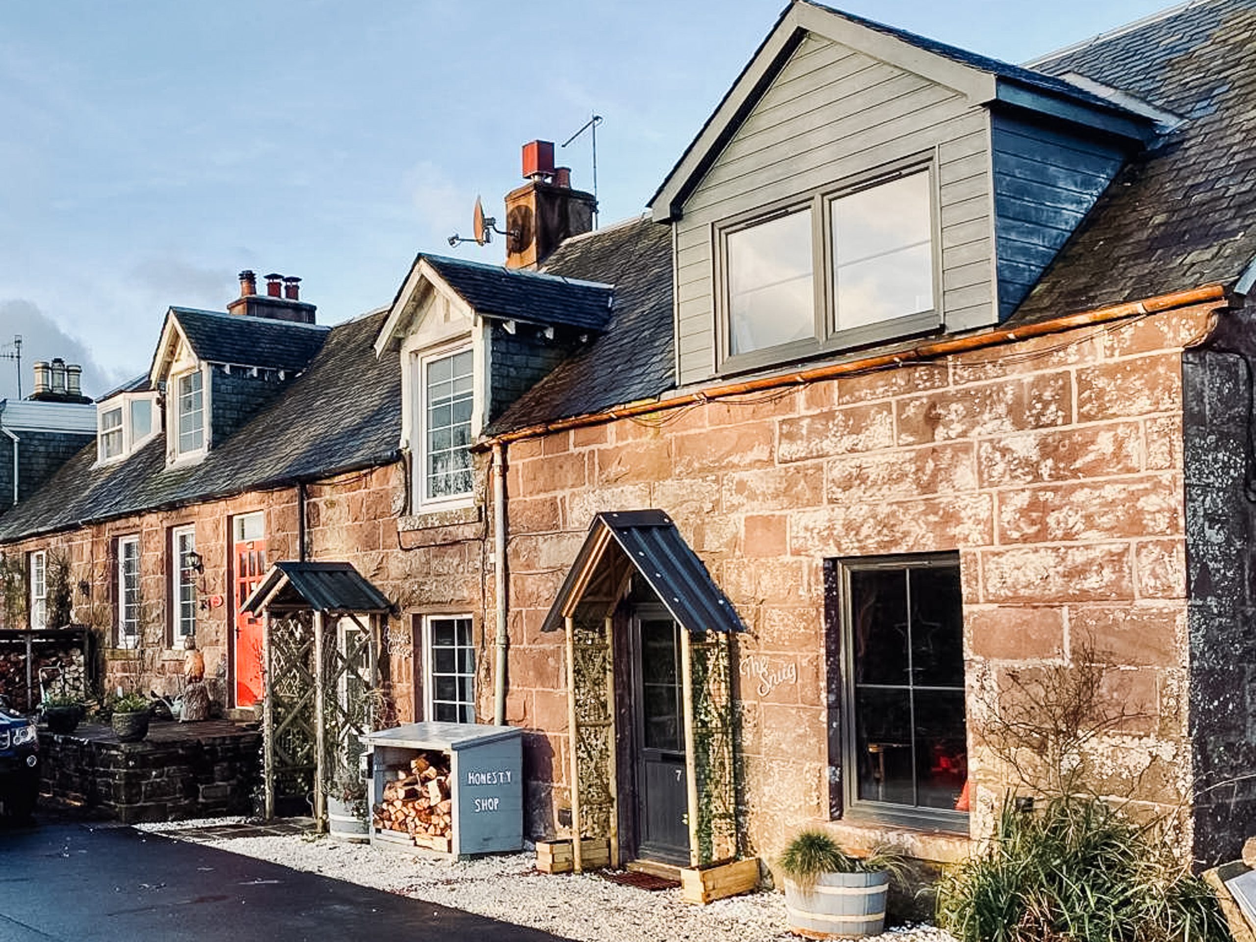 The Snug & River Hideaway