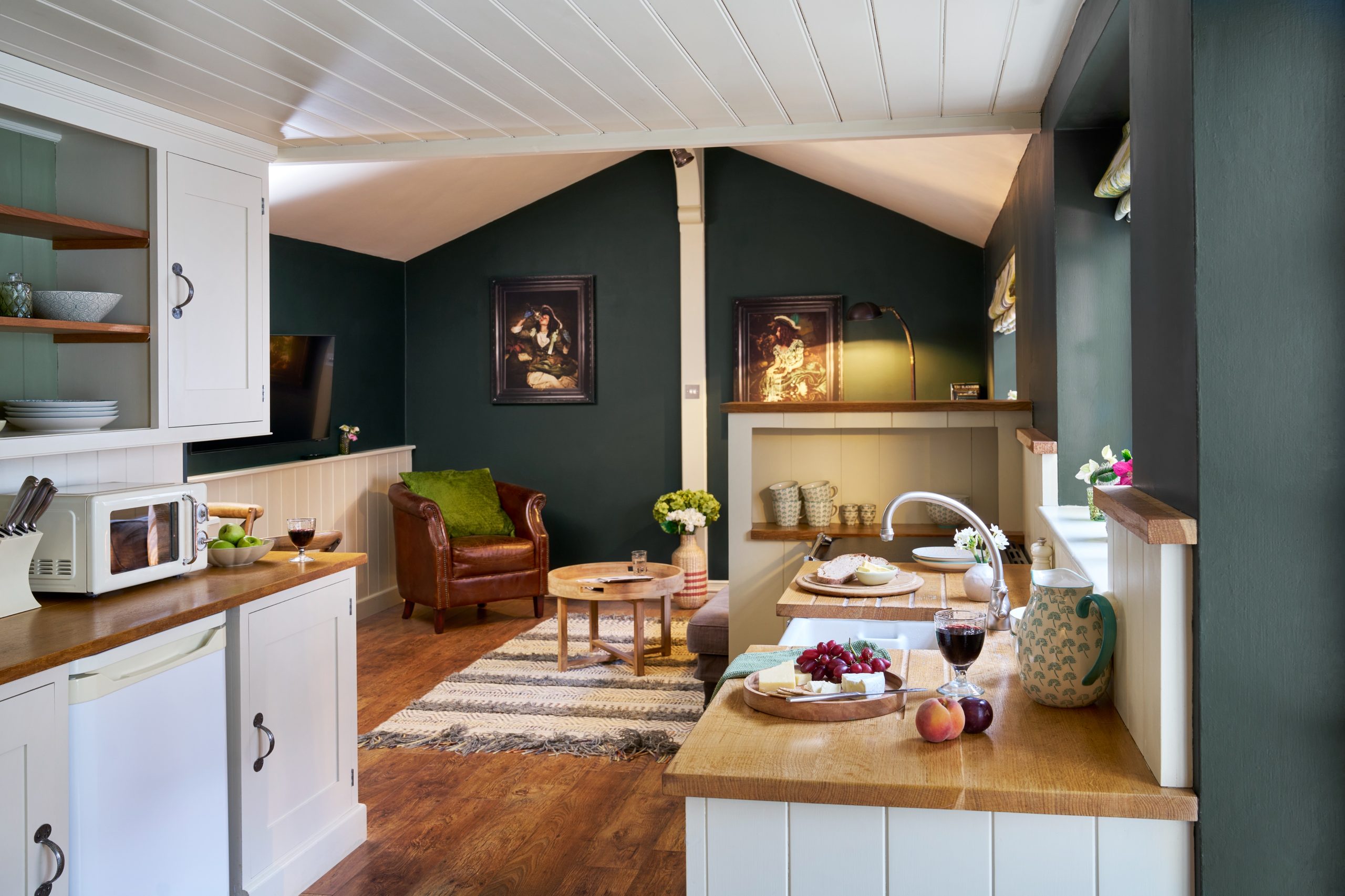 Courtyard Cottages - Image 1