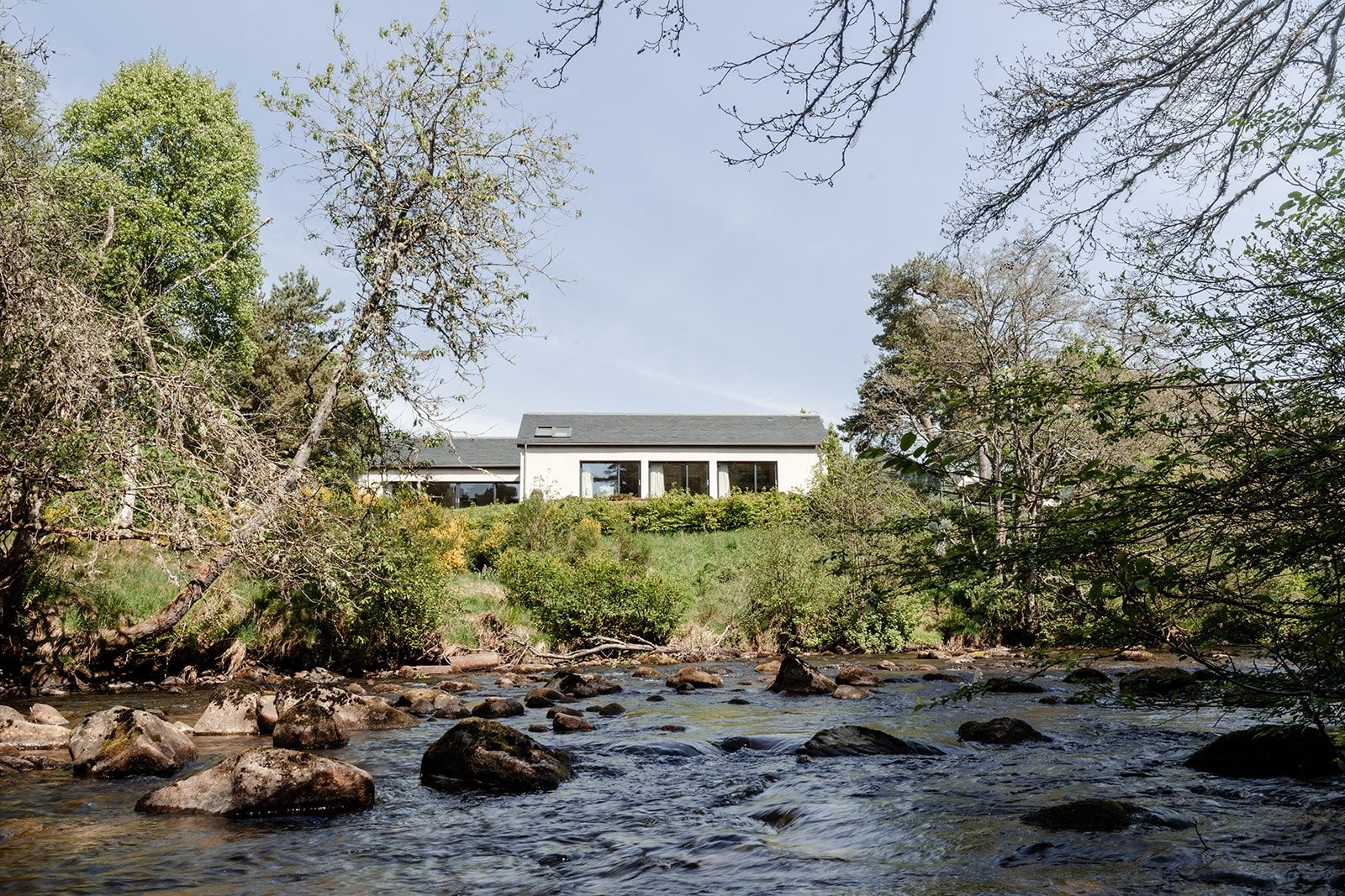 Riverside Lodge - Image 1