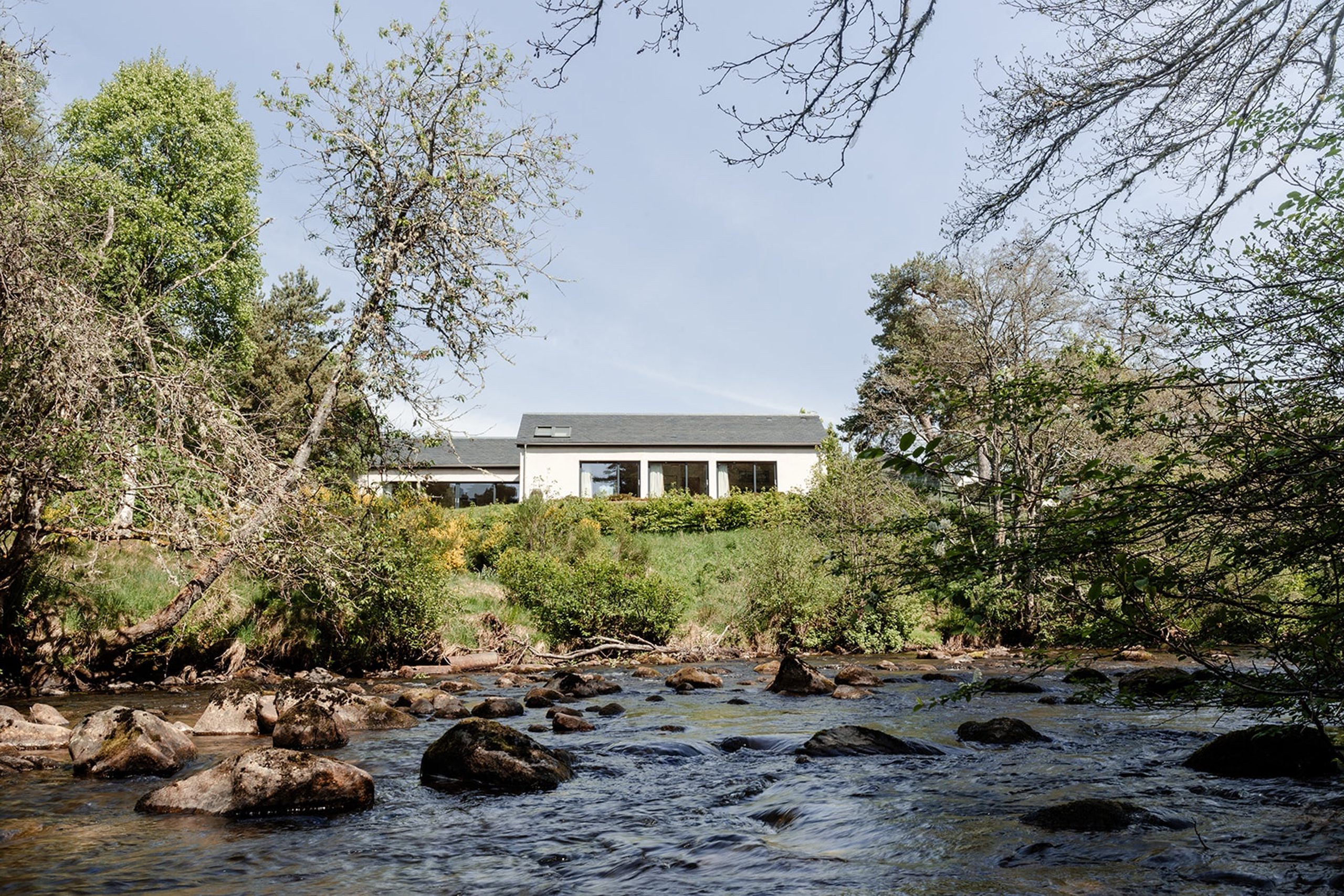 Riverside Lodge - Image 1
